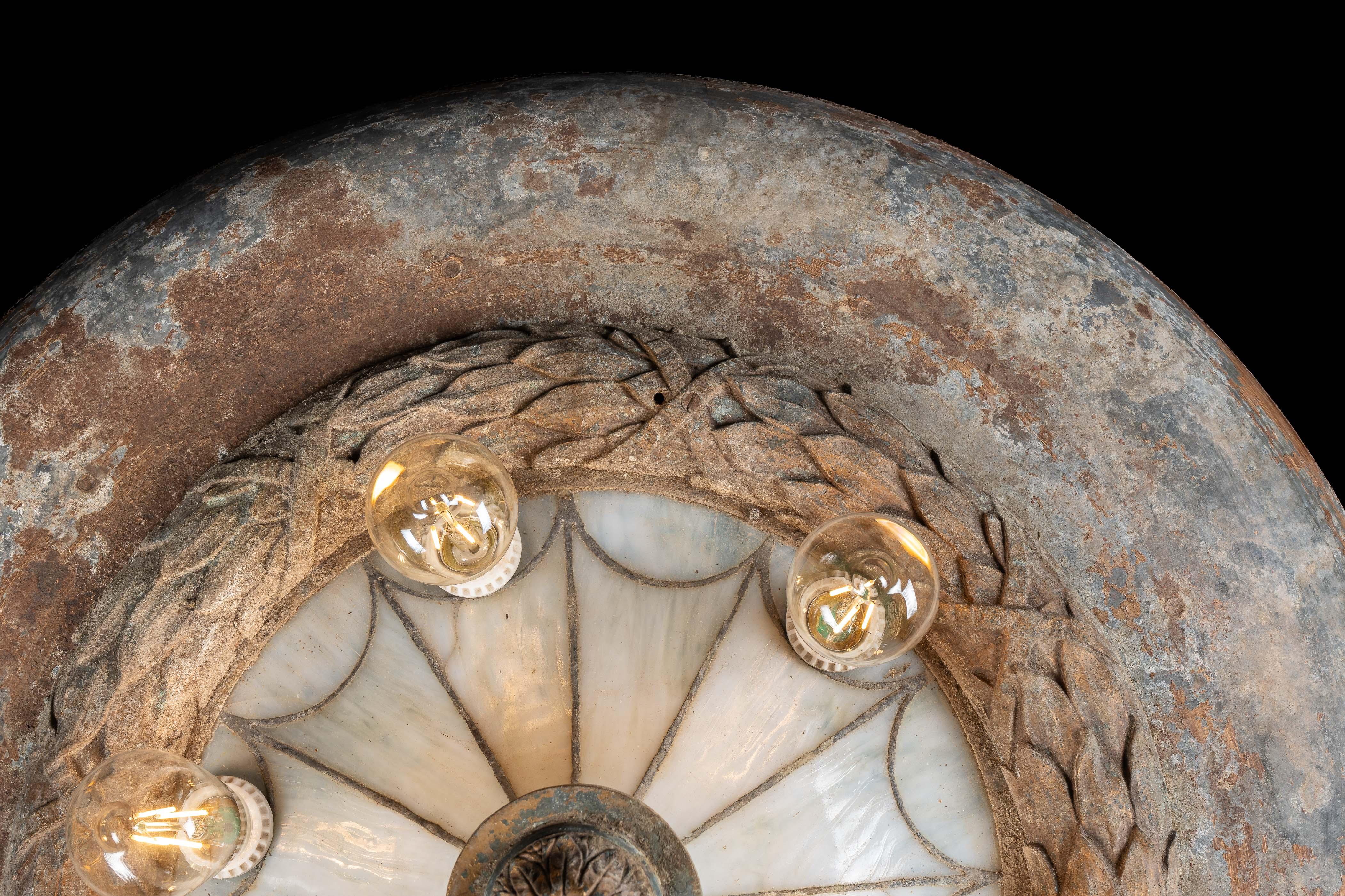 Apparecchio da soffitto in vetro scoria in stile Art Nouveau antico in vendita 5