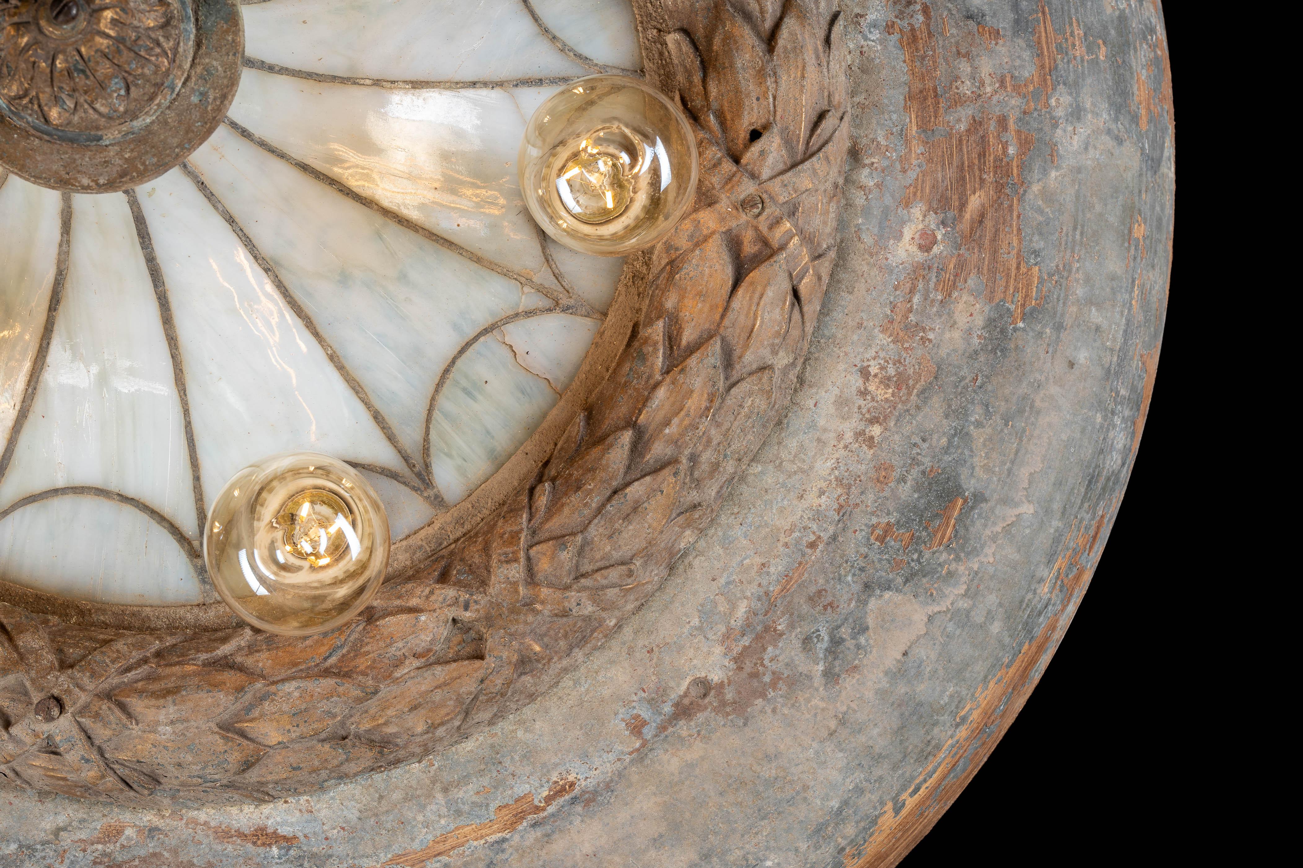 Apparecchio da soffitto in vetro scoria in stile Art Nouveau antico in vendita 6