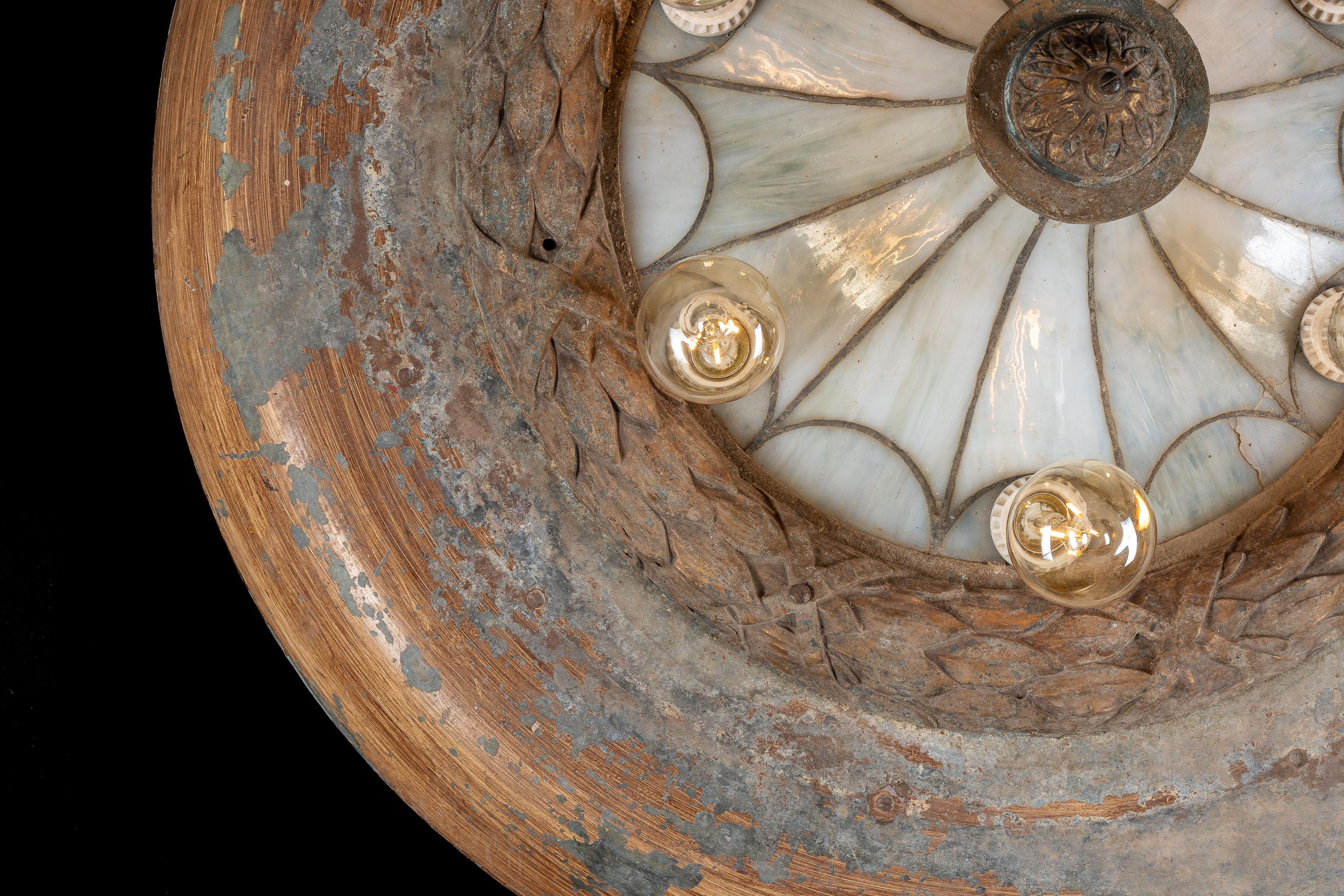 Apparecchio da soffitto in vetro scoria in stile Art Nouveau antico in vendita 4