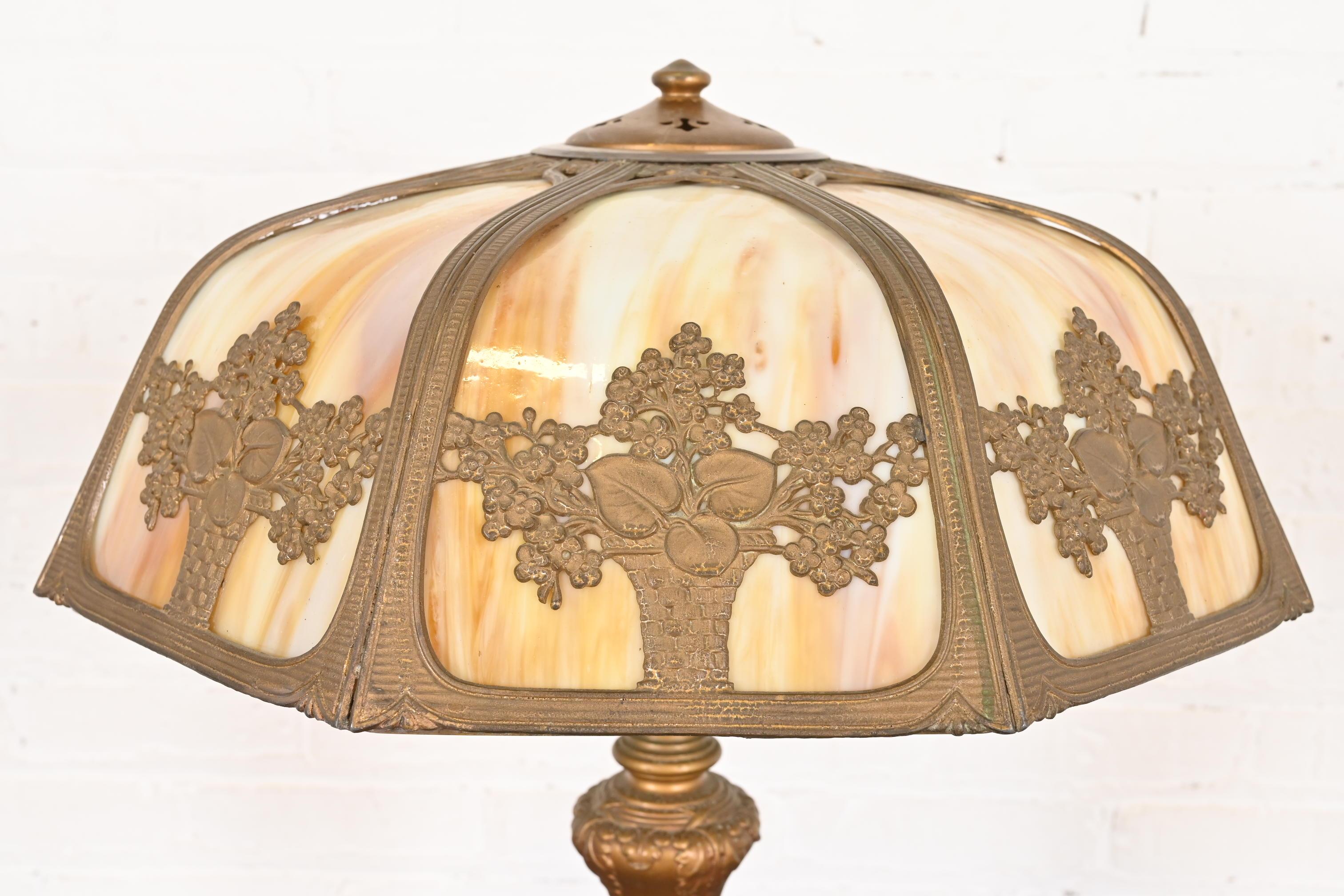 Antigua lámpara de mesa Art Nouveau de vidrio de escoria atribuida a Handel, circa años 20 Metal en venta