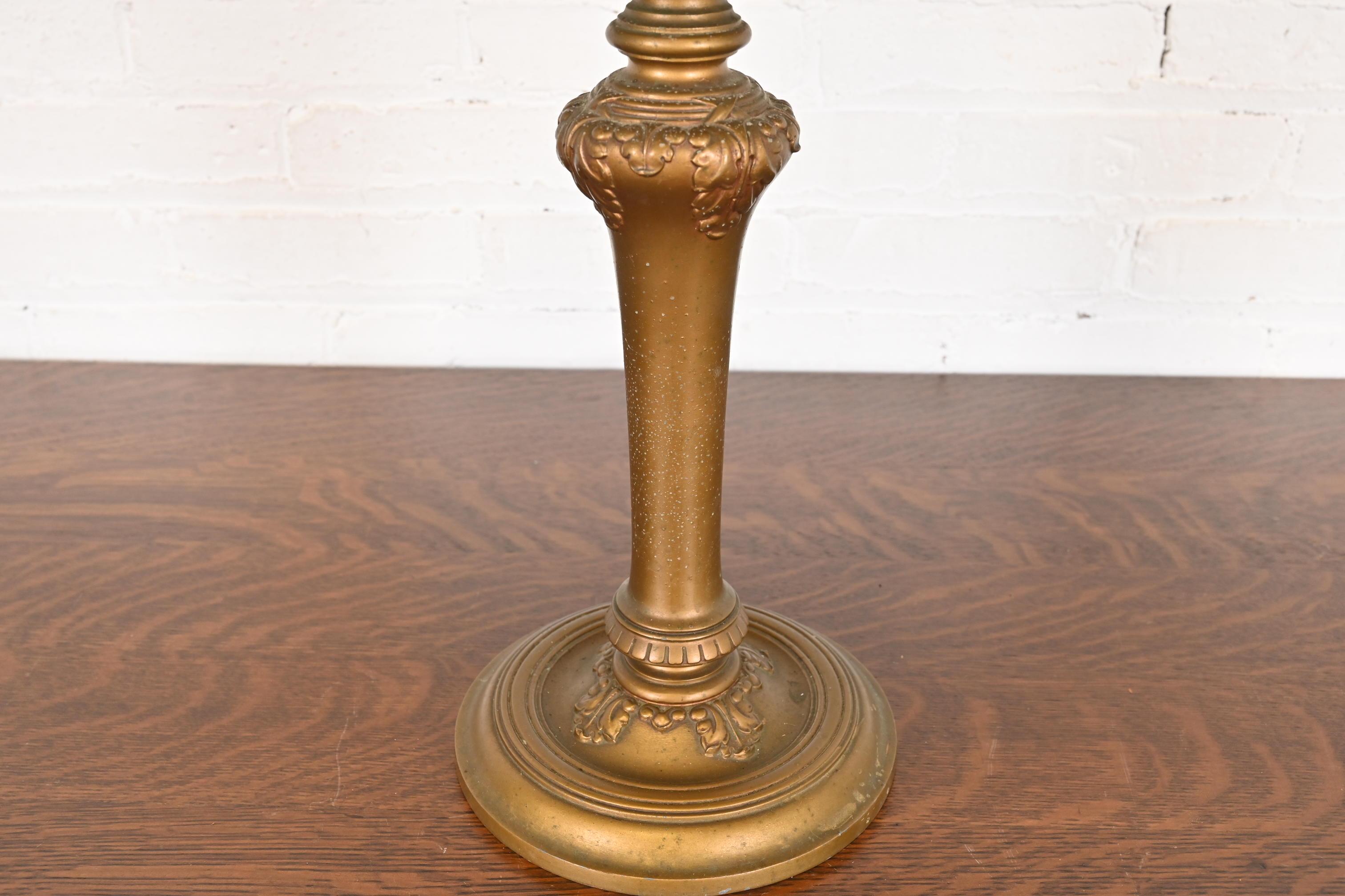 Antigua lámpara de mesa Art Nouveau de vidrio de escoria atribuida a Handel, circa años 20 en venta 1