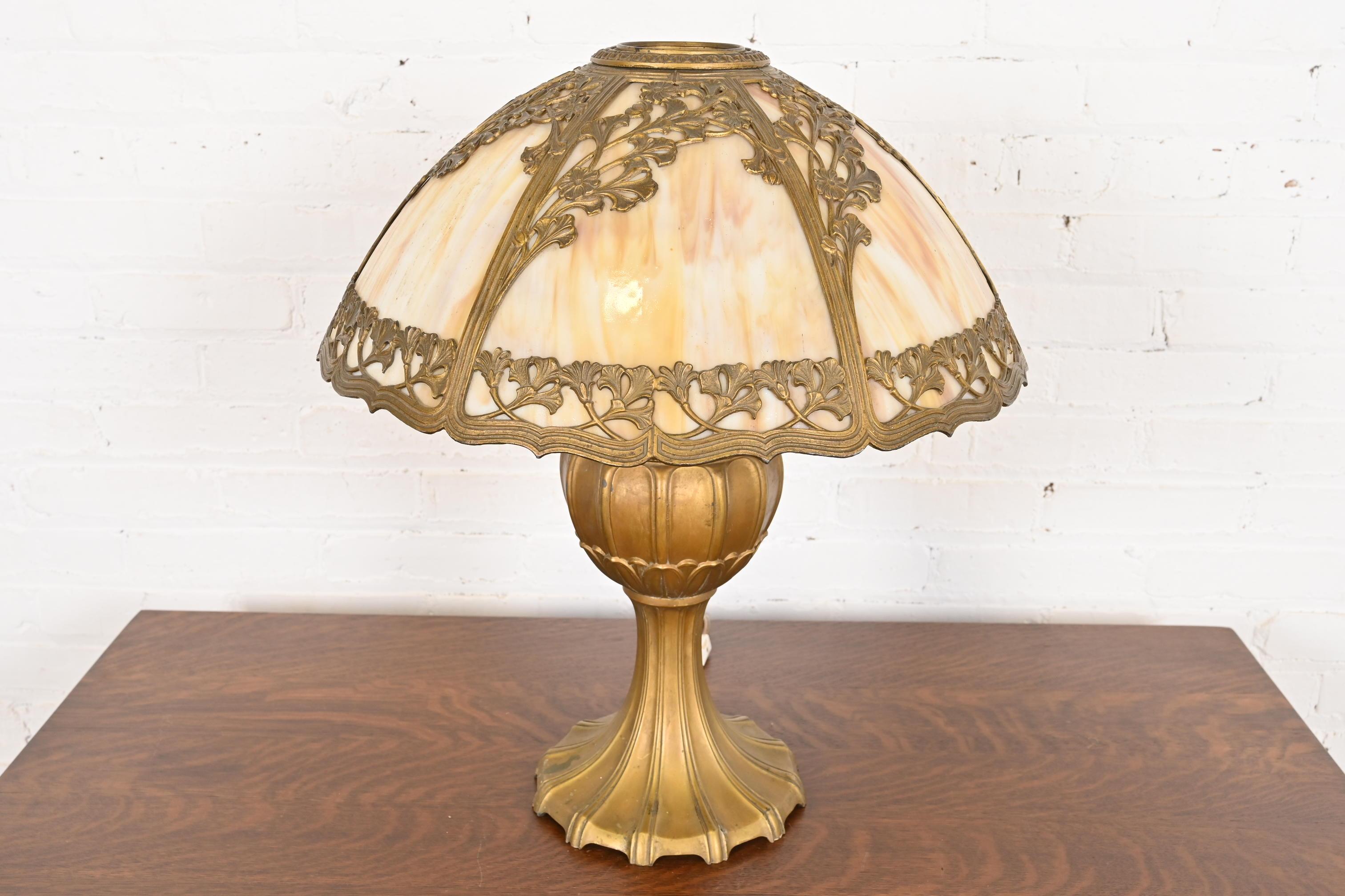 An exceptional antique Art Nouveau period table lamp with gorgeous six-panel caramel curved slag glass shade

By Miller Lamp Company

USA, Circa 1920s

Measures: 19.25
