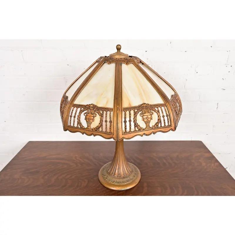 Antigua lámpara de mesa Art Nouveau de vidrio de escoria a la manera de Handel, circa 1910 Estadounidense en venta