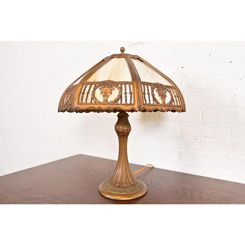 Antigua lámpara de mesa Art Nouveau de vidrio de escoria a la manera de Handel, circa 1910 en Bueno estado para la venta en South Bend, IN