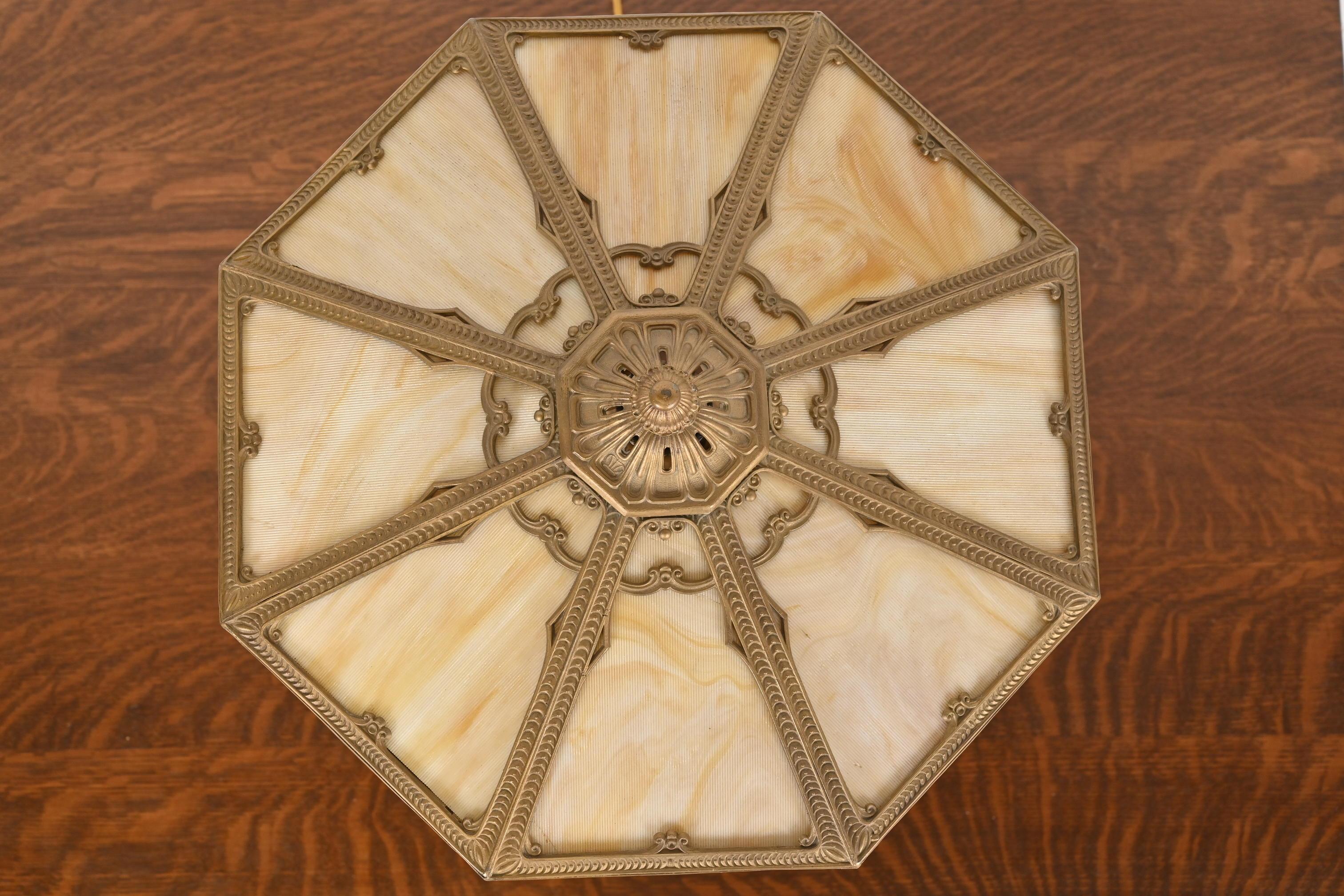 Antigua lámpara de mesa Art Nouveau de vidrio de escoria a la manera de Handel, circa 1910 principios del siglo XX en venta