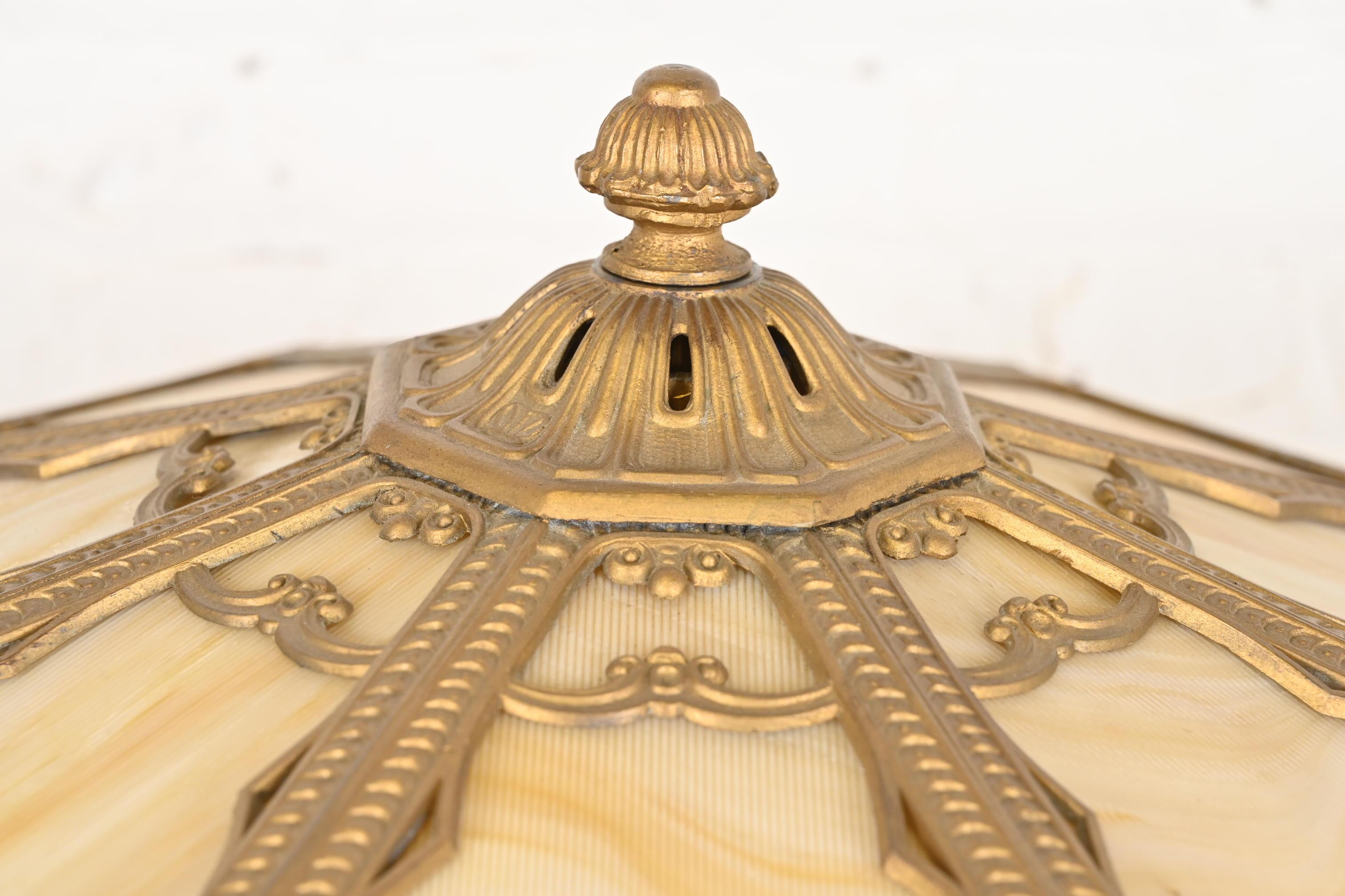 Antigua lámpara de mesa Art Nouveau de vidrio de escoria a la manera de Handel, circa 1910 Vidrio artístico en venta