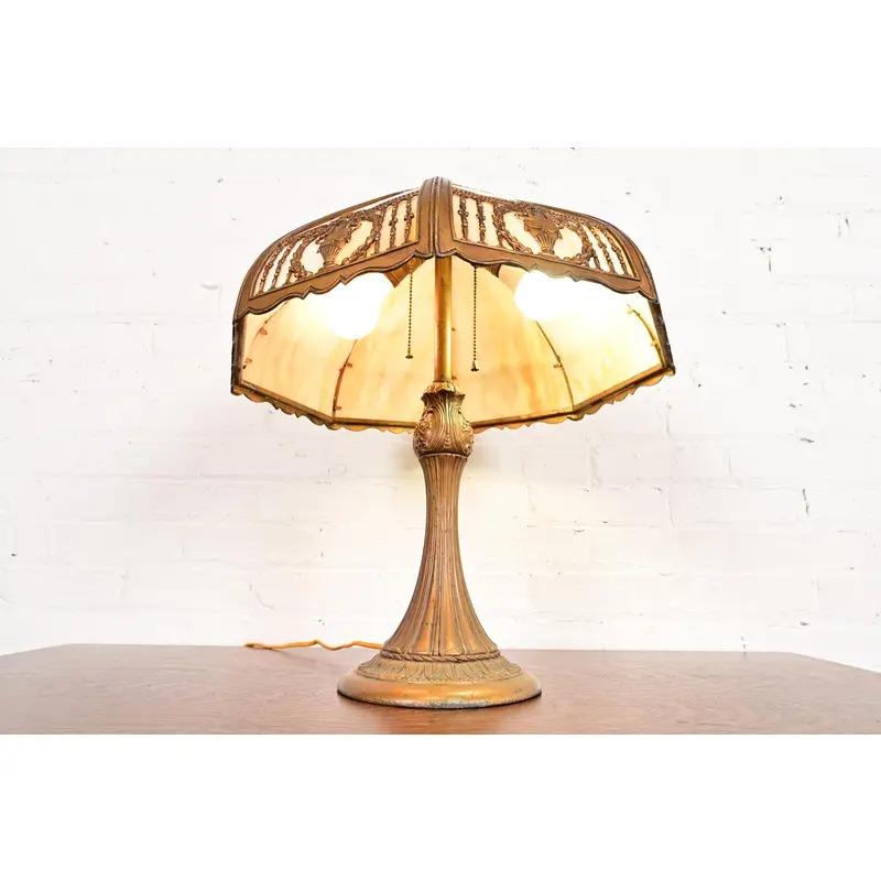 Antigua lámpara de mesa Art Nouveau de vidrio de escoria a la manera de Handel, circa 1910 Vidrio artístico en venta