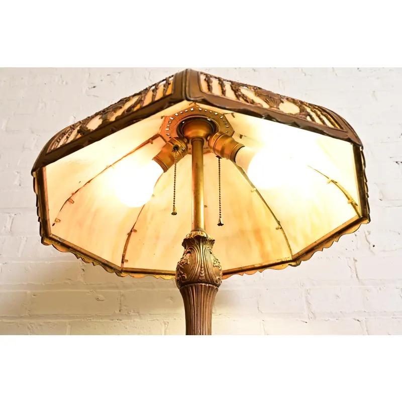 Antigua lámpara de mesa Art Nouveau de vidrio de escoria a la manera de Handel, circa 1910 en venta 1