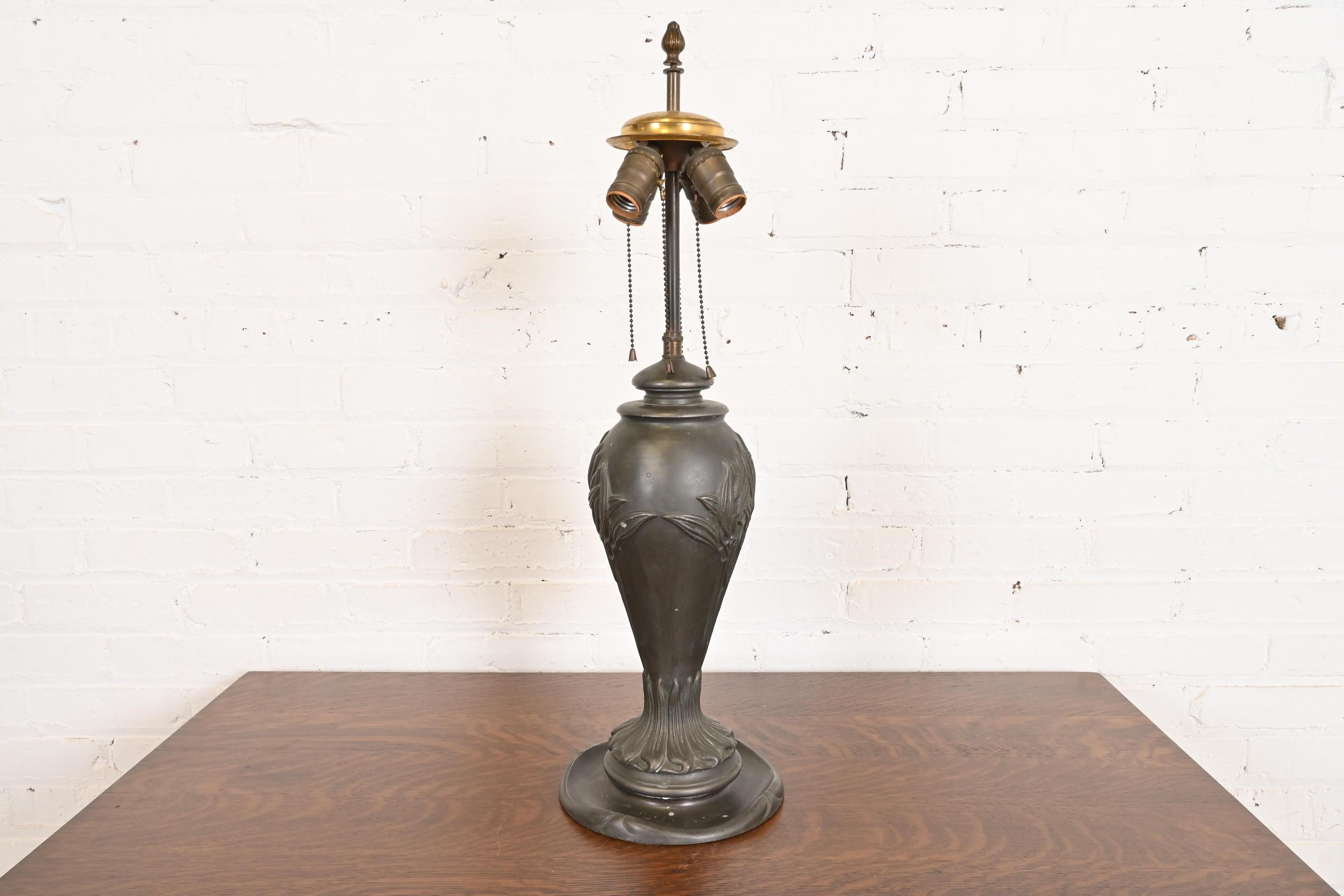 Ancienne lampe de bureau Art Nouveau en verre delag à la manière de Handel, vers 1920 en vente 6
