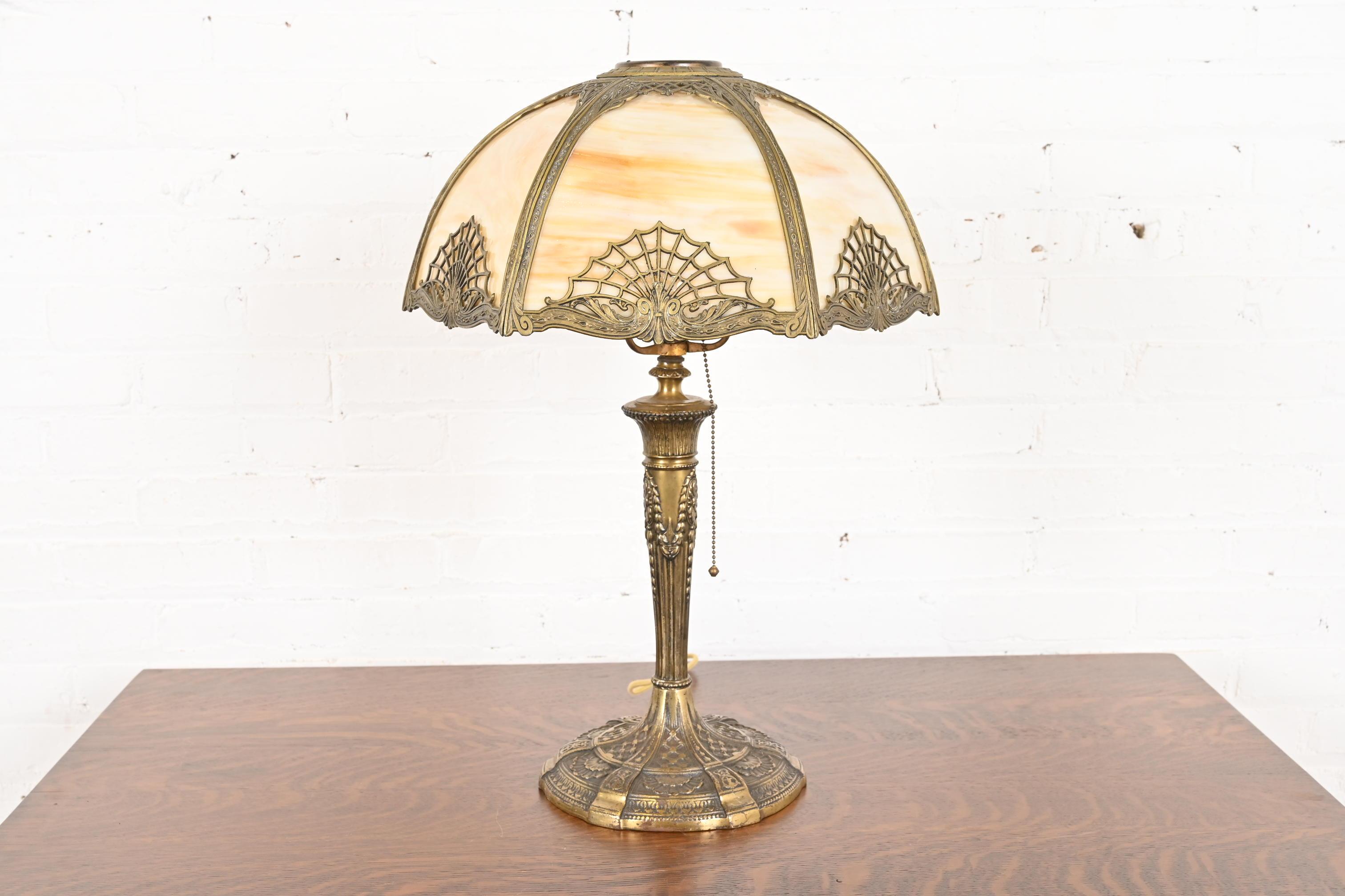 An exceptional antique Art Nouveau period table lamp with gorgeous six-panel curved caramel slag glass shade

In the manner of Handel

USA, Circa 1920s

Measures: 17