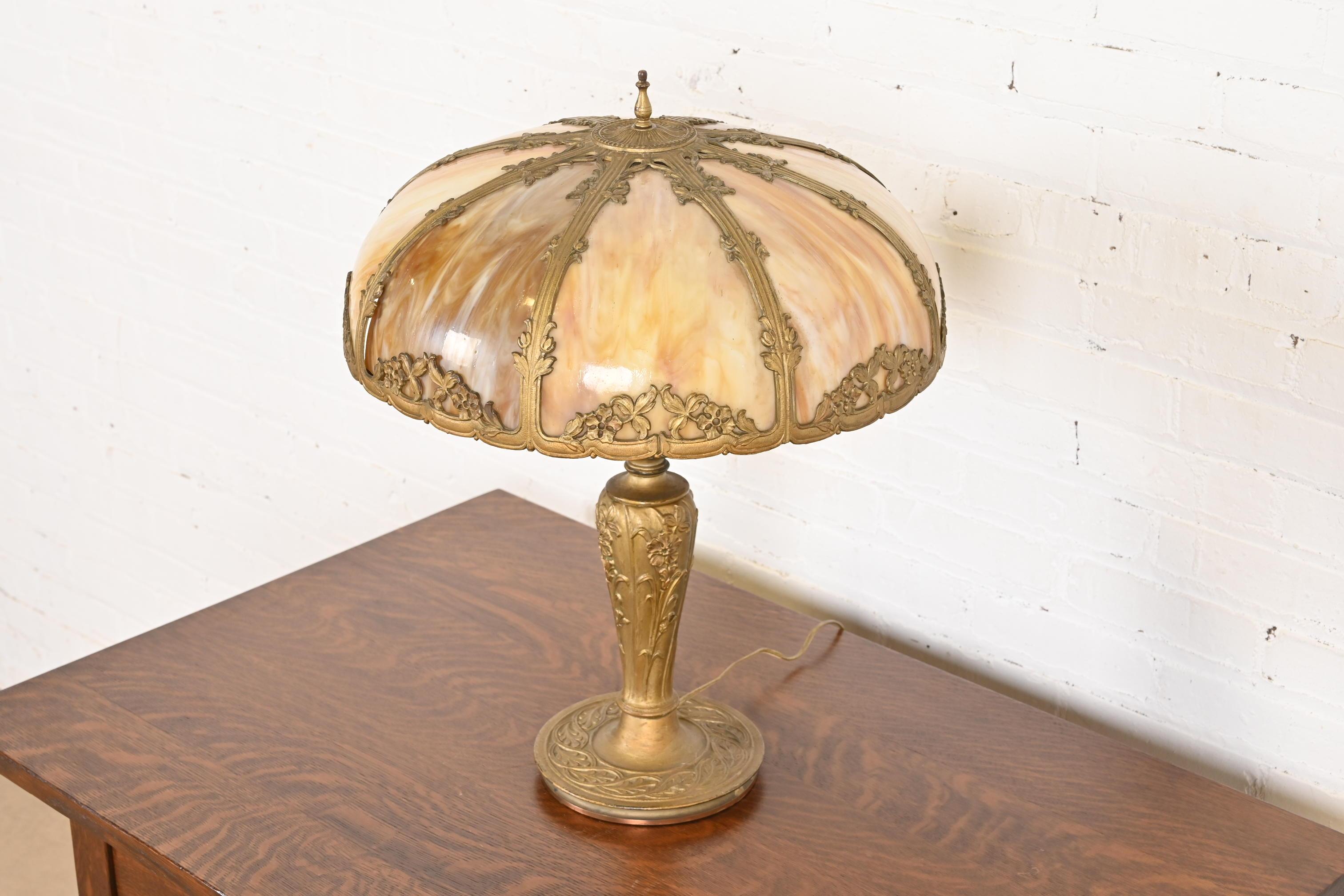 Art nouveau Ancienne lampe de bureau Art Nouveau en verre delag à la manière de Handel, vers 1920 en vente