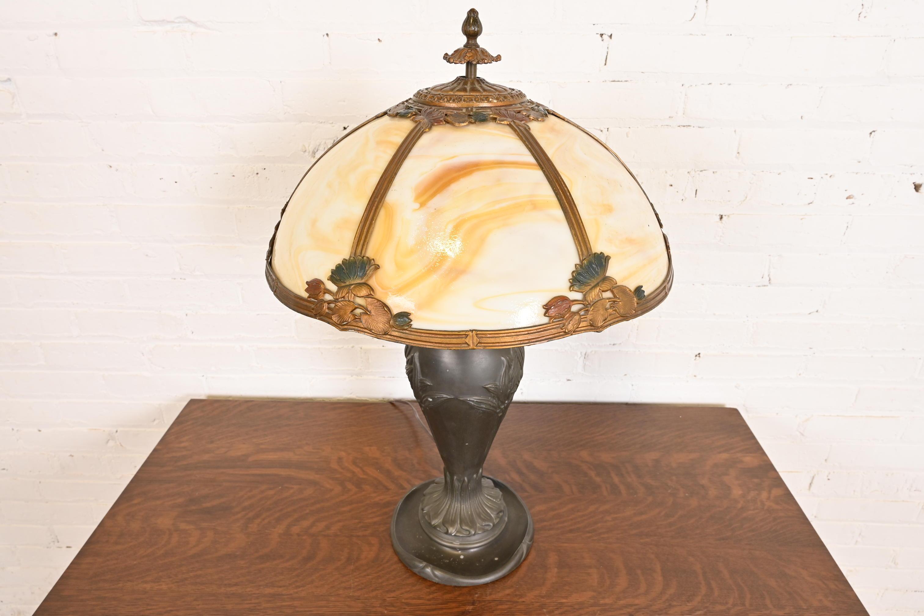 Art nouveau Ancienne lampe de bureau Art Nouveau en verre delag à la manière de Handel, vers 1920 en vente