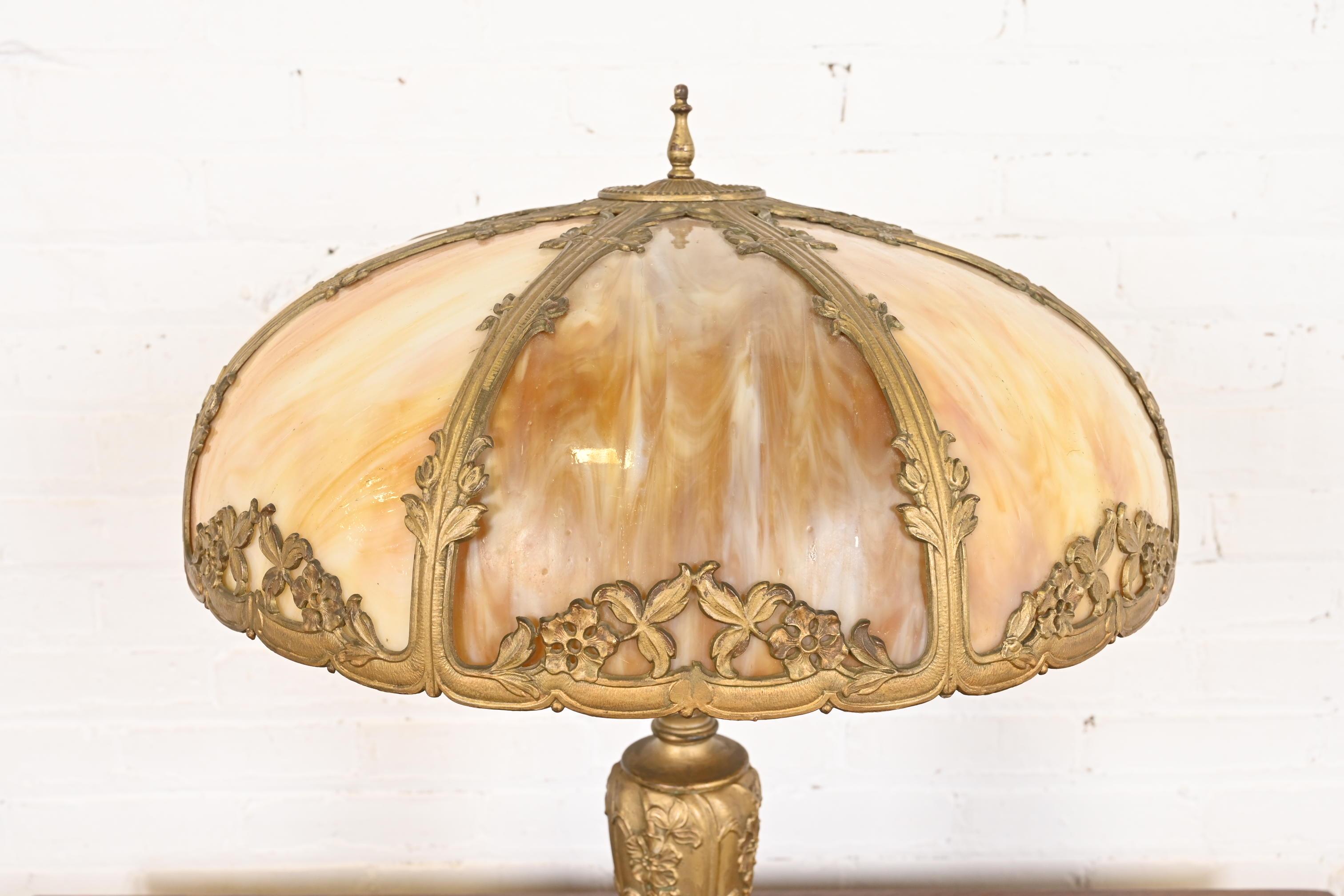 Américain Ancienne lampe de bureau Art Nouveau en verre delag à la manière de Handel, vers 1920 en vente