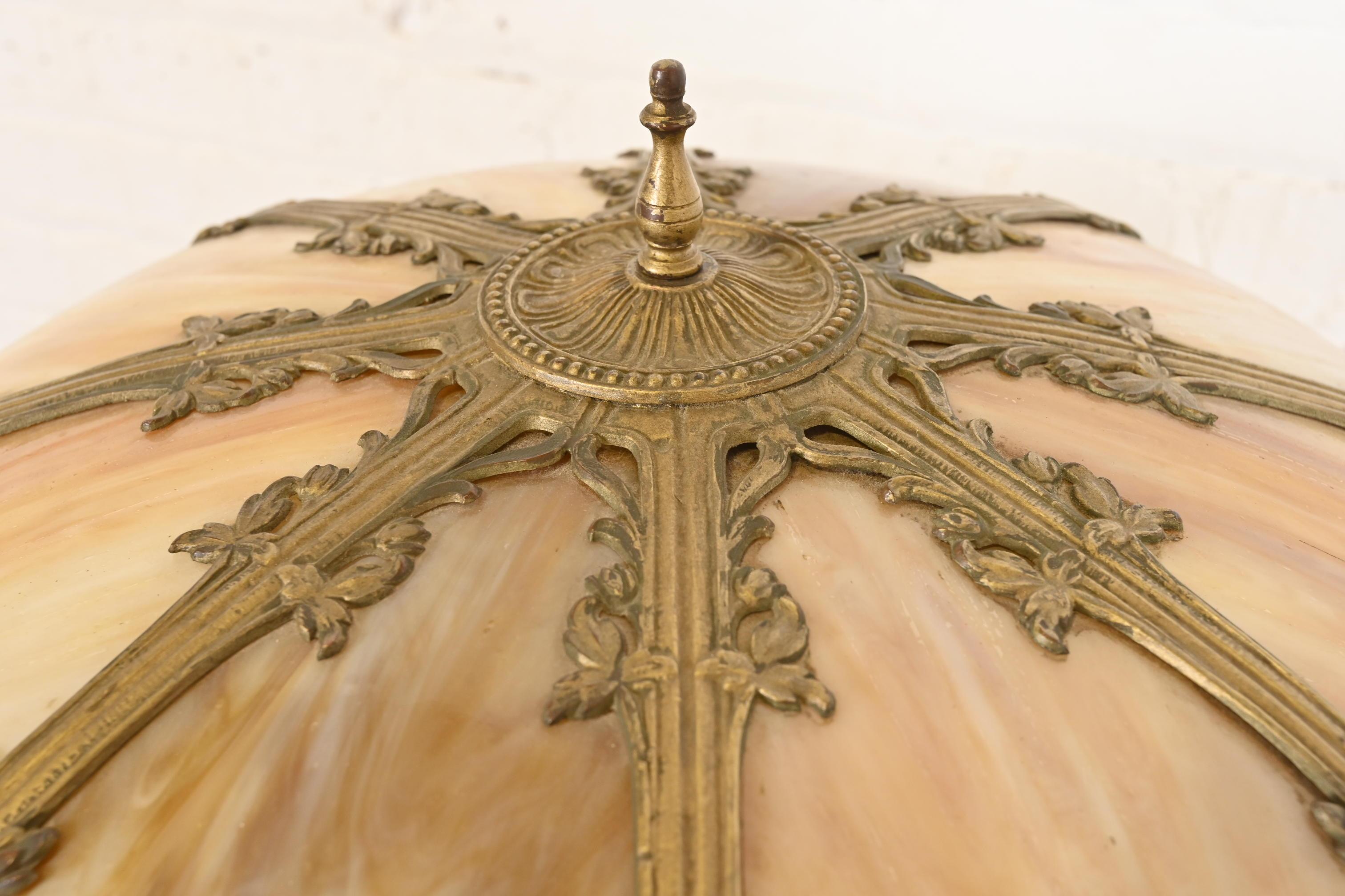 Début du 20ème siècle Ancienne lampe de bureau Art Nouveau en verre delag à la manière de Handel, vers 1920 en vente