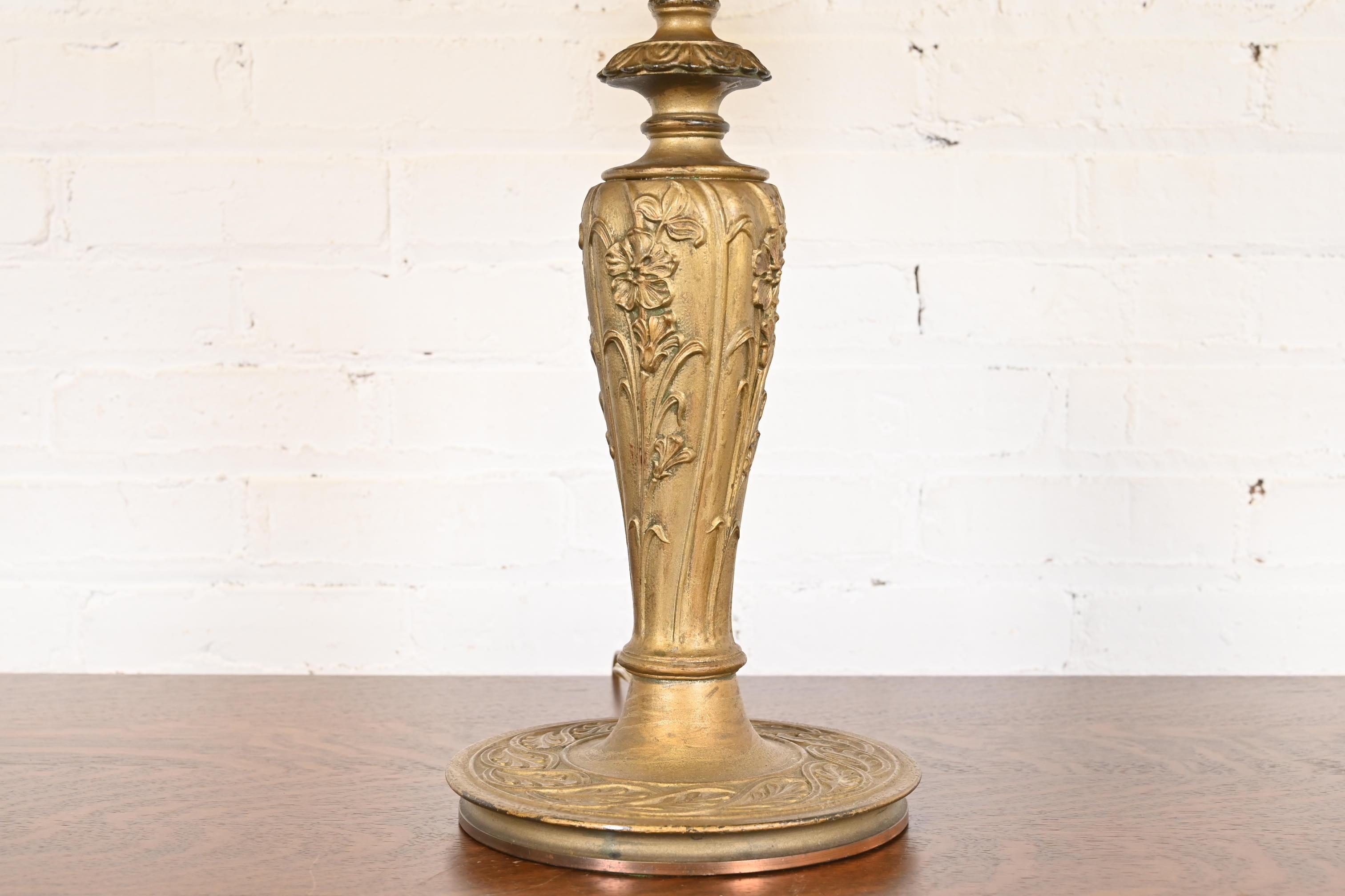 Métal Ancienne lampe de bureau Art Nouveau en verre delag à la manière de Handel, vers 1920 en vente