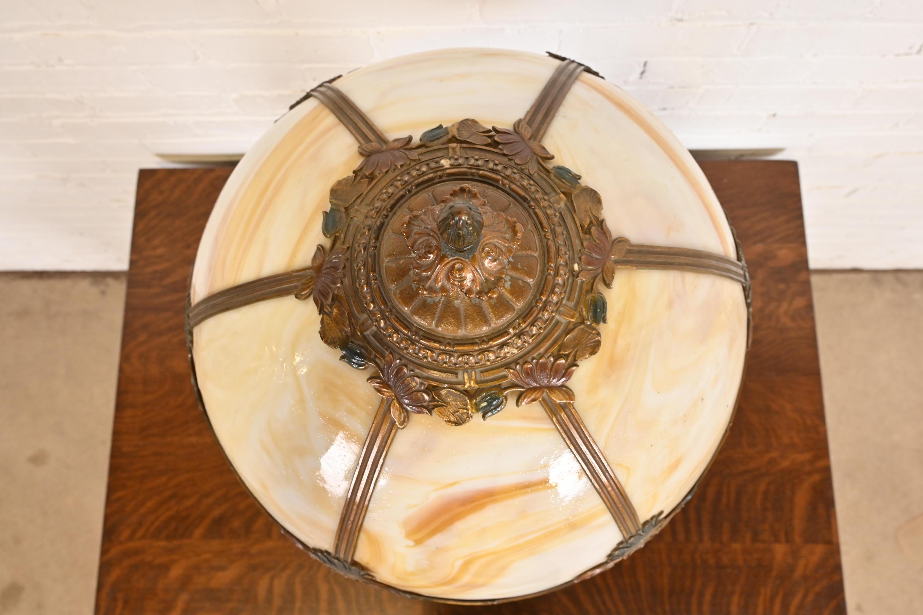 Métal Ancienne lampe de bureau Art Nouveau en verre delag à la manière de Handel, vers 1920 en vente