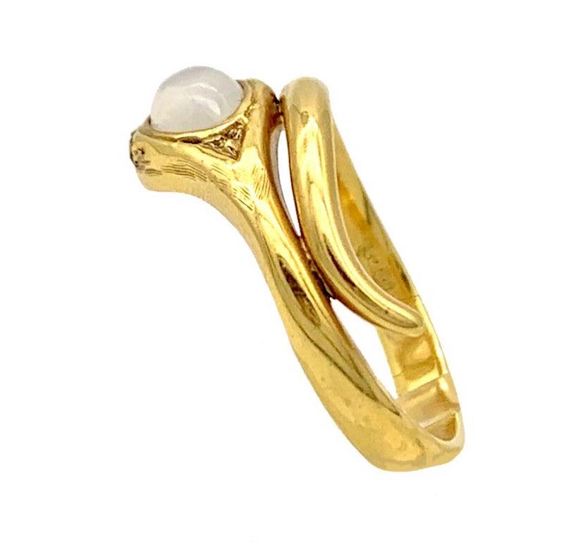 Women's or Men's  Antique Art Nouveau Snake Eternity Ring 18 Karat Yellow Gold Moonstone Cabochon For Sale