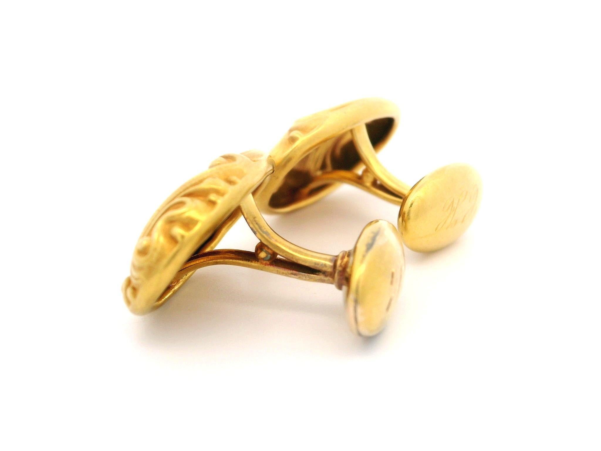 Boutons de manchette art nouveau en or massif et diamants de forme ovale repoussée en vente 5