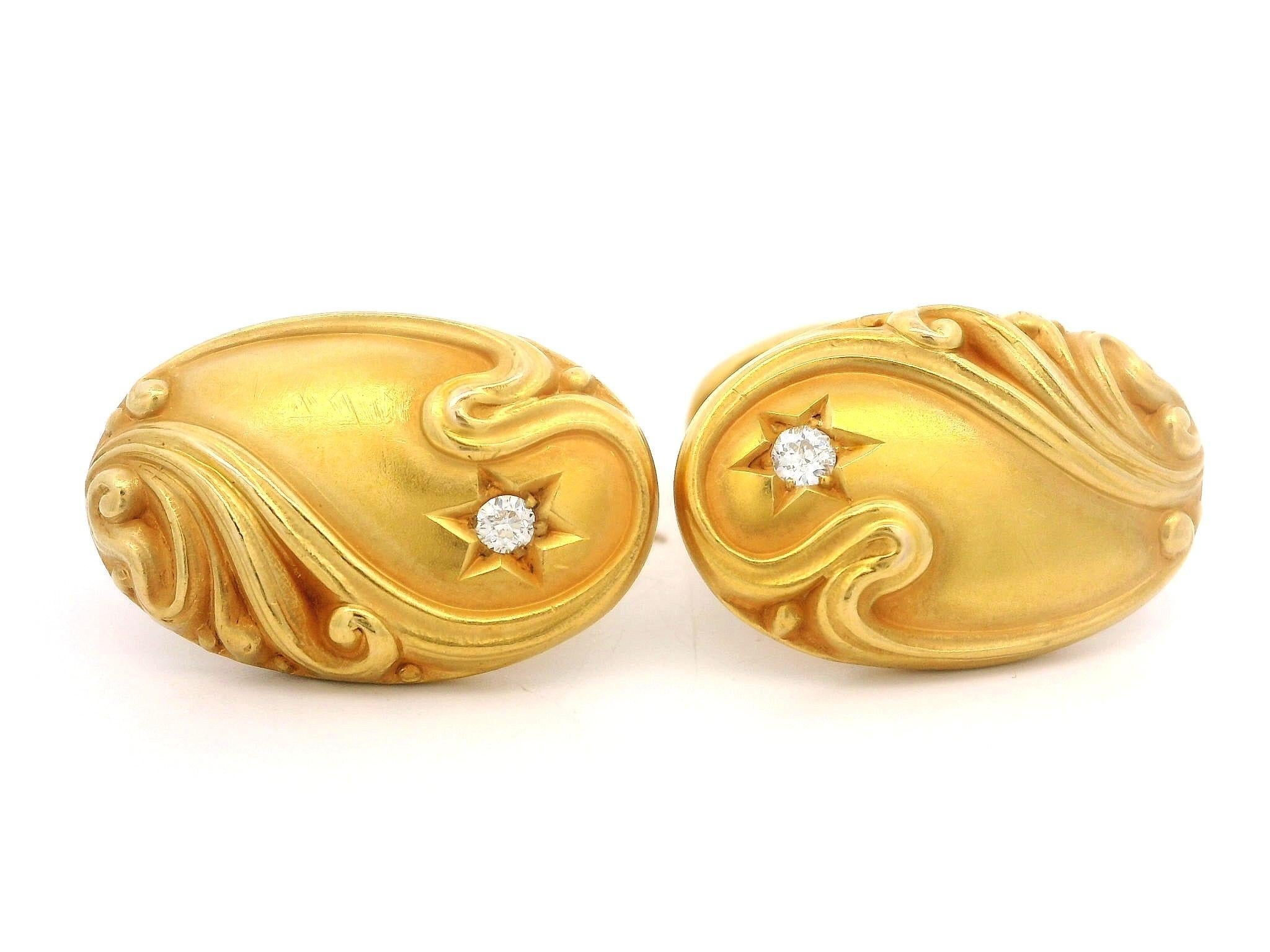 Boutons de manchette art nouveau en or massif et diamants de forme ovale repoussée en vente 1