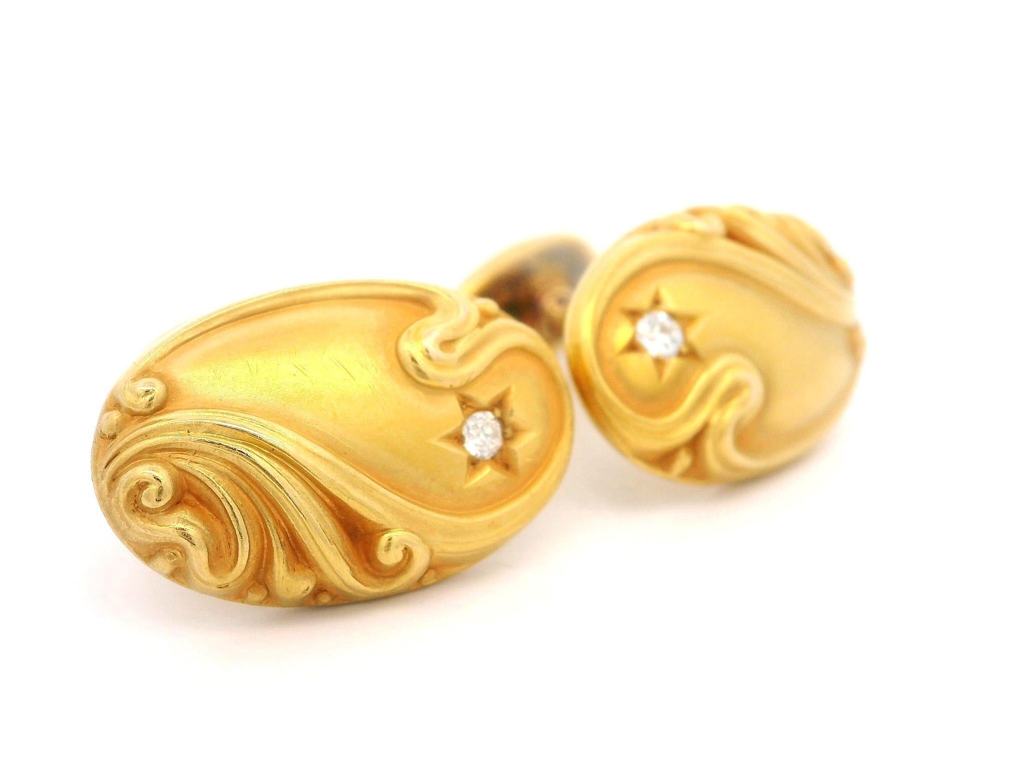 Boutons de manchette art nouveau en or massif et diamants de forme ovale repoussée en vente 2