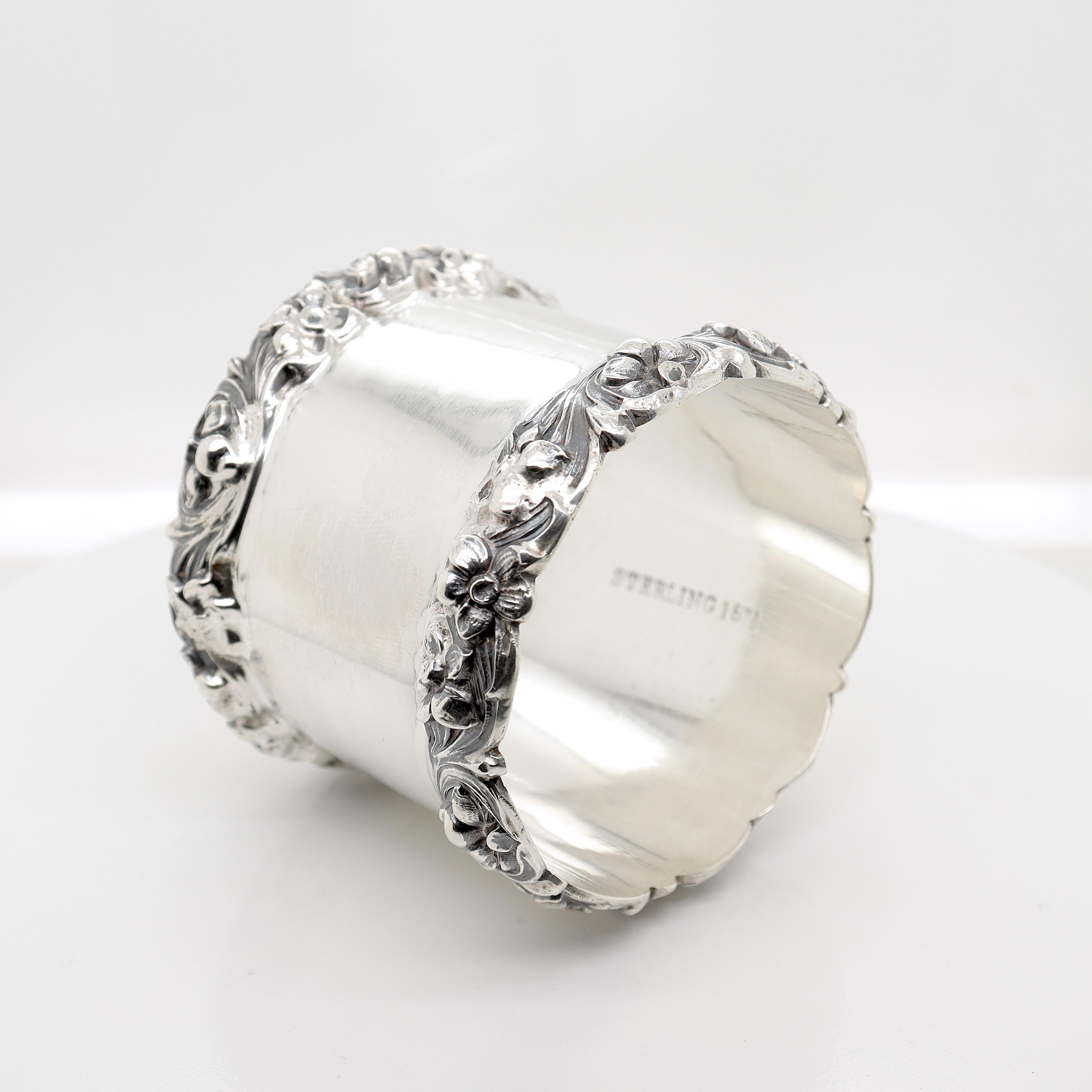 Antiker Jugendstil-Serviergeschirrring aus Sterlingsilber mit Repousse-Daffodilblumen 3