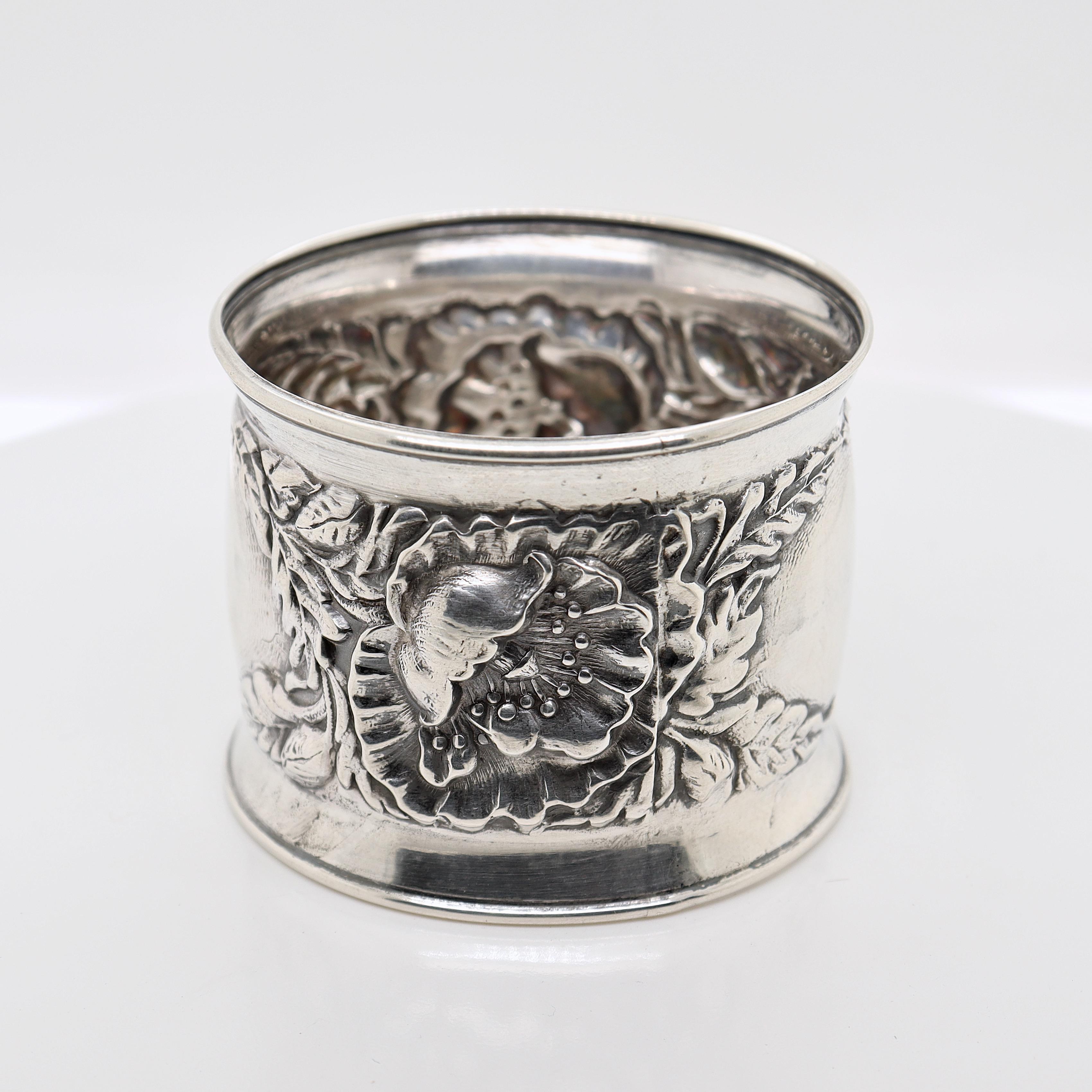 A fine American Art Nouveau napkin ring.

In sterling silver. 

With repousse poppy flowers on opposing sides flanked by two unengraved cartouches.

Marked to the interior Sterling / 22.

Simply a great napkin ring!

Date:
circa 1900

Overall