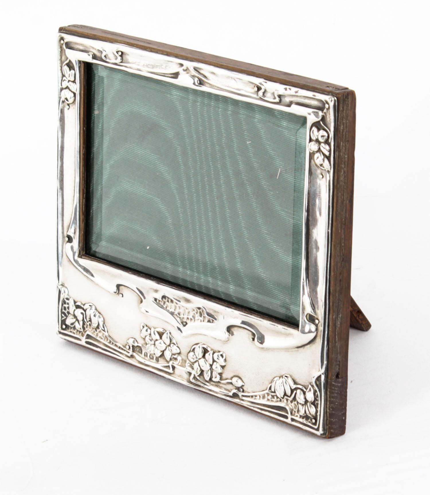 Early 20th Century Antique Art Nouveau Sterling Silver Photo Frame dated 1906 13x16cm