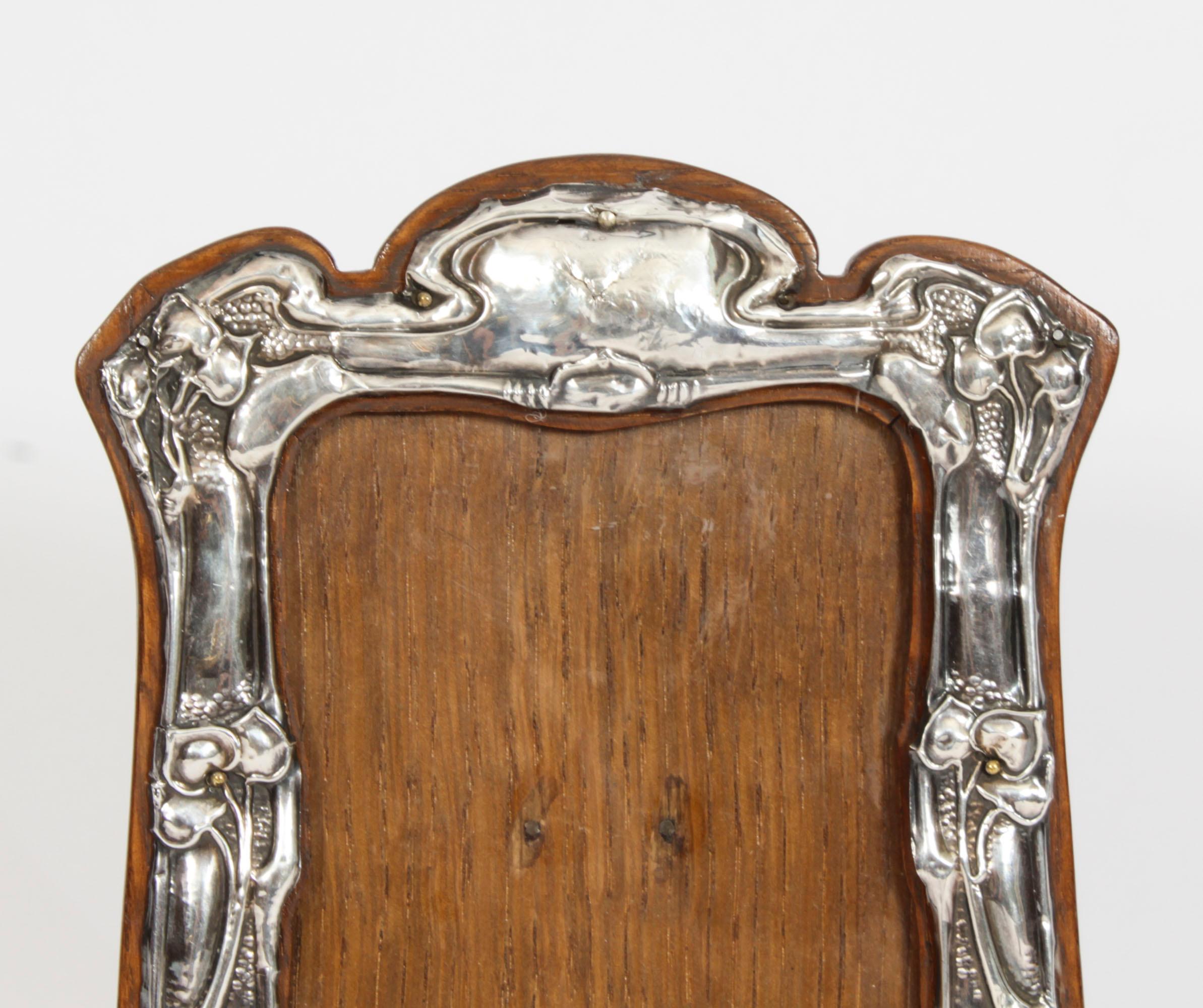 Antique Art Nouveau Sterling Silver Photo Frame Dated 20th Century In Good Condition For Sale In London, GB