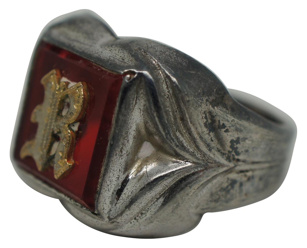 Vintage sterling silver men’s signet ring with the initial R mounted on a beveled red gemstone.

Size 7.75 / Setting - 0.75” x 0.625” / 7.1 g (Width x Depth/Weight).