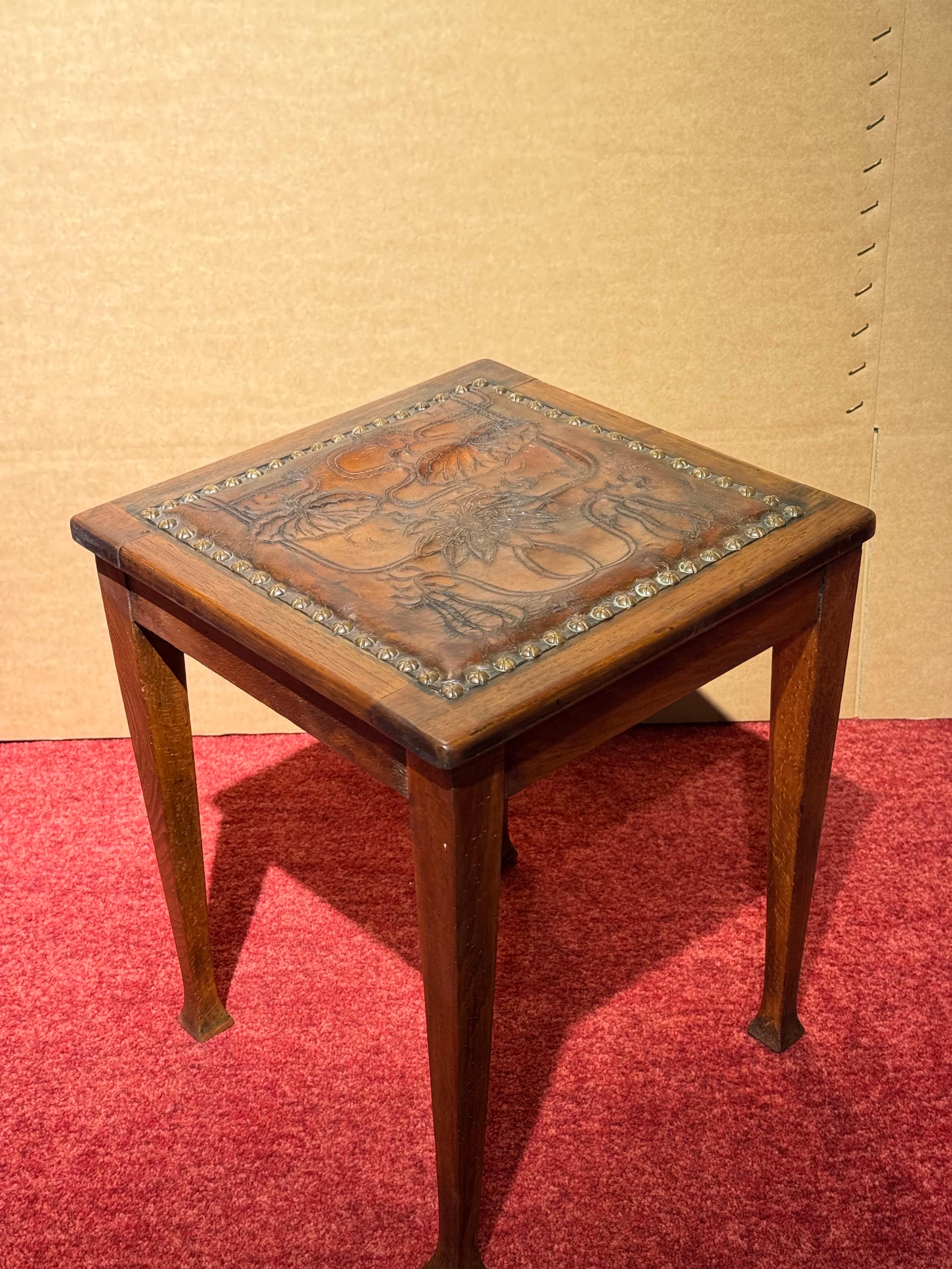 Sgabello antico Art Nouveau con seduta in pelle in vendita 5