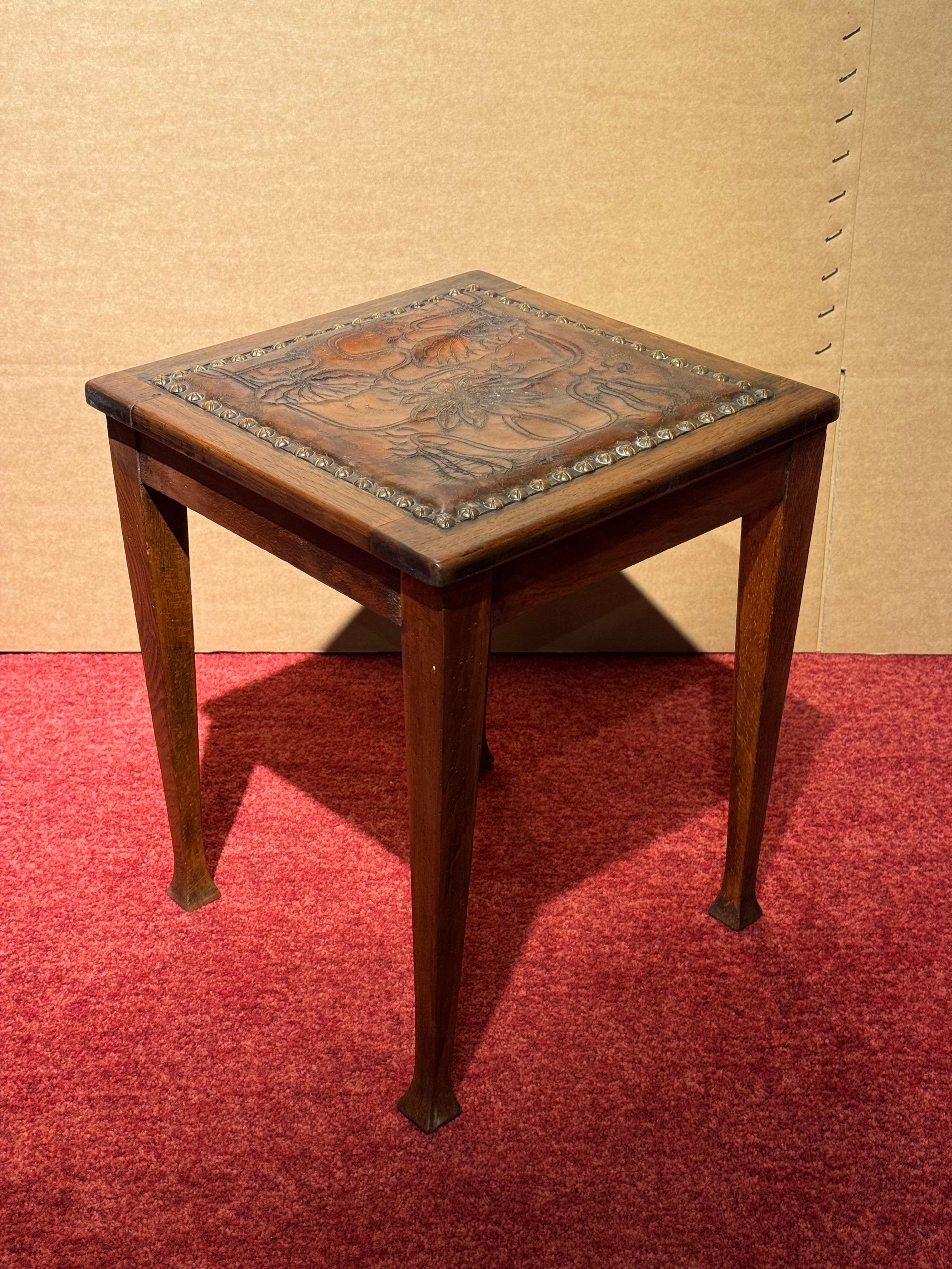 Sgabello antico Art Nouveau con seduta in pelle in vendita 6