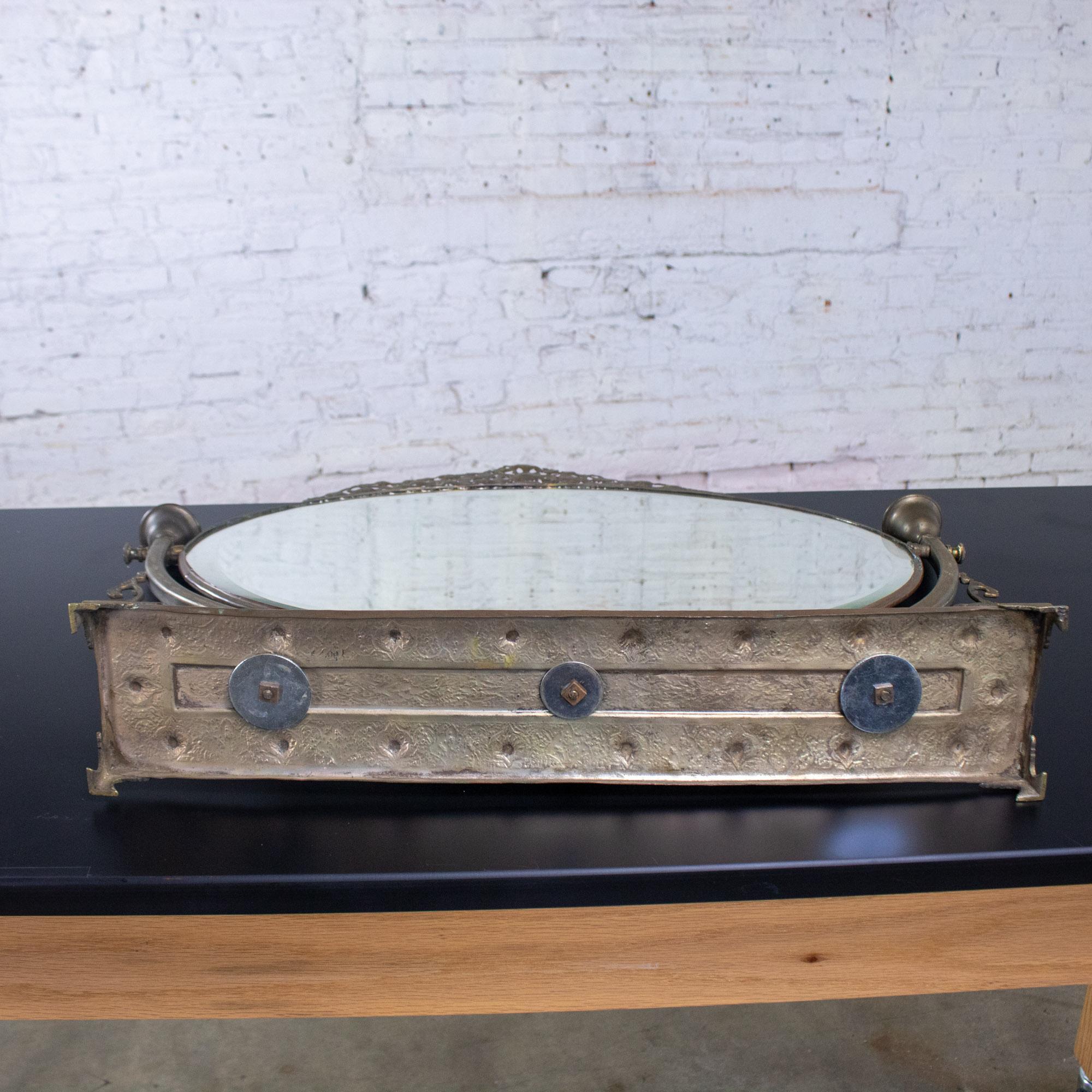 Antiguo tocador Art Nouveau de sobremesa Espejo biselado ovalado c/soportes para velas en venta 5
