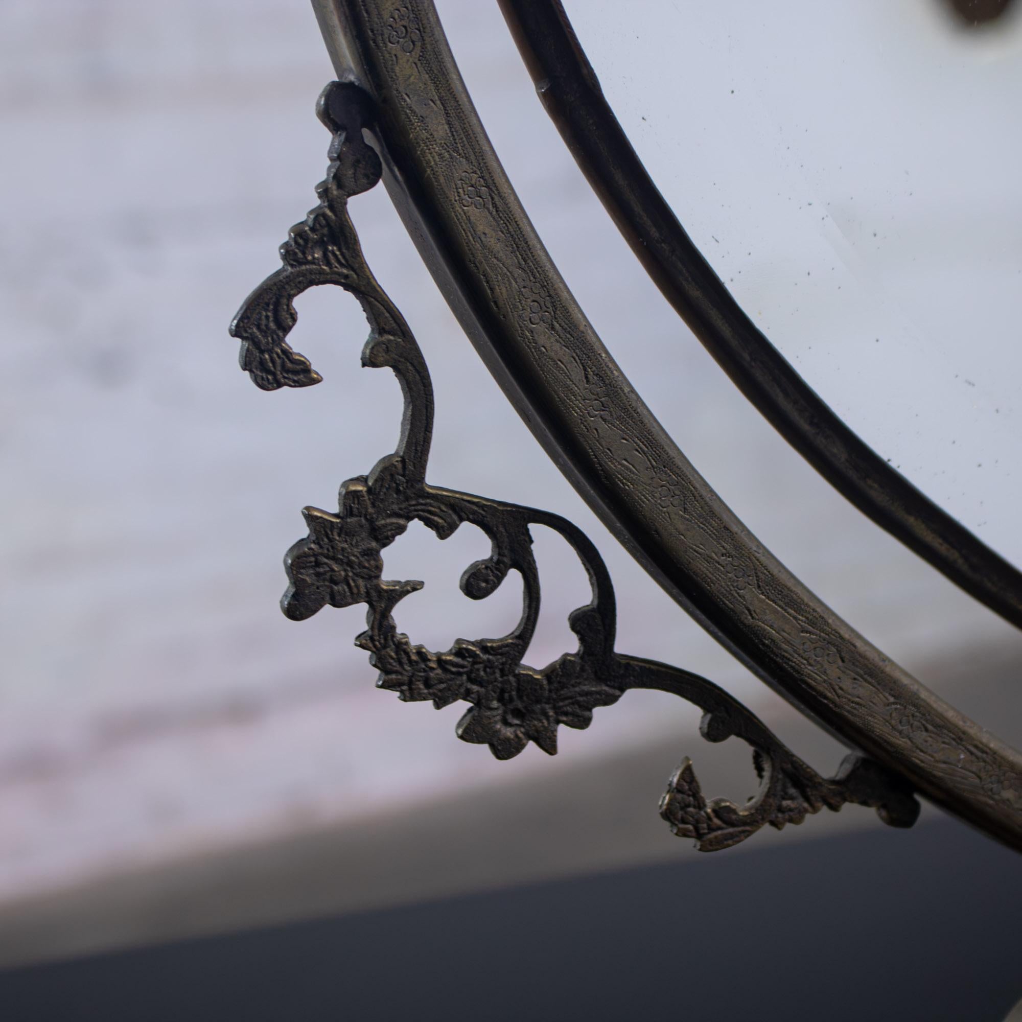 Antiguo tocador Art Nouveau de sobremesa Espejo biselado ovalado c/soportes para velas en venta 13