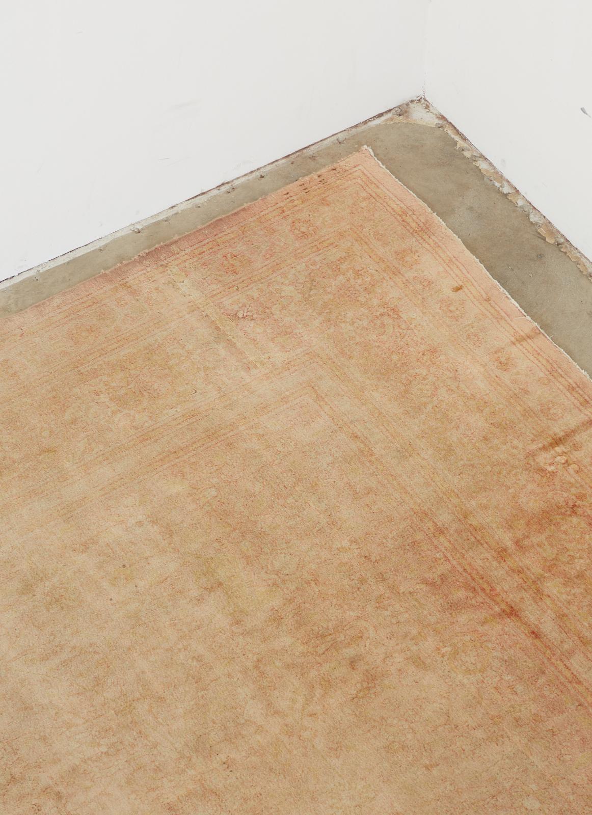 Antiker türkischer Sivas-Teppich im Jugendstil im Zustand „Starke Gebrauchsspuren“ im Angebot in Rio Vista, CA