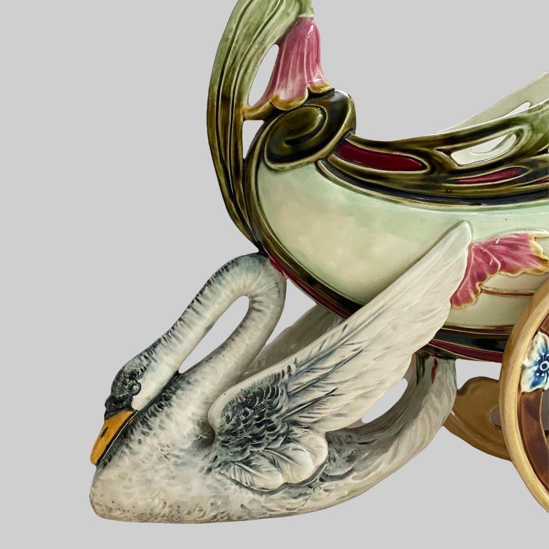 - Antique vase in the form of a carriage with a swan from Eichwald
- With a brand mark and product number
- Art Nouveau style
- The end of the 19th century.