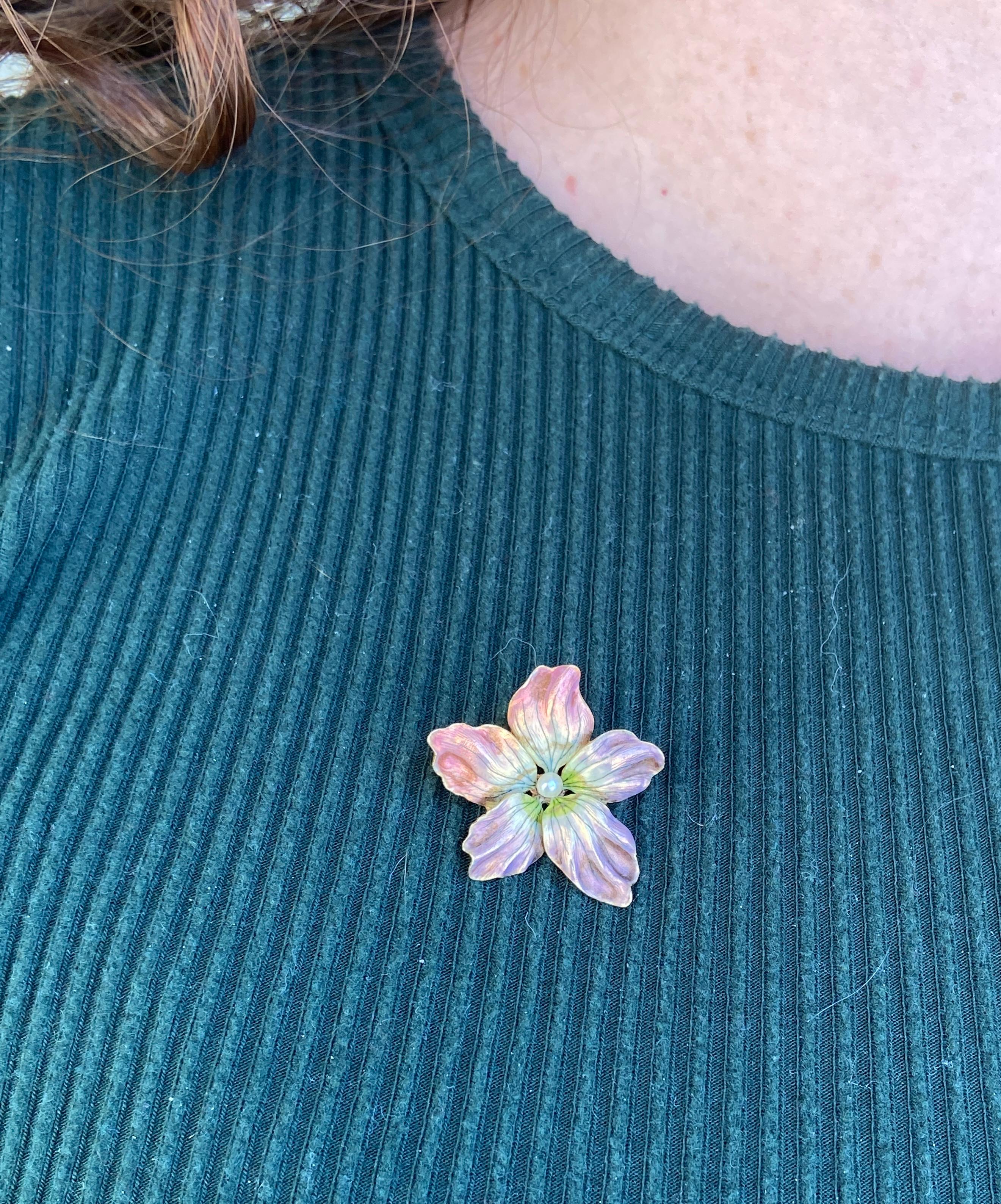 Antique Art Nouveau Whiteside & Blank 14KY Gold Enamel & See Pearl Flower Brooch In Good Condition For Sale In Towson, MD