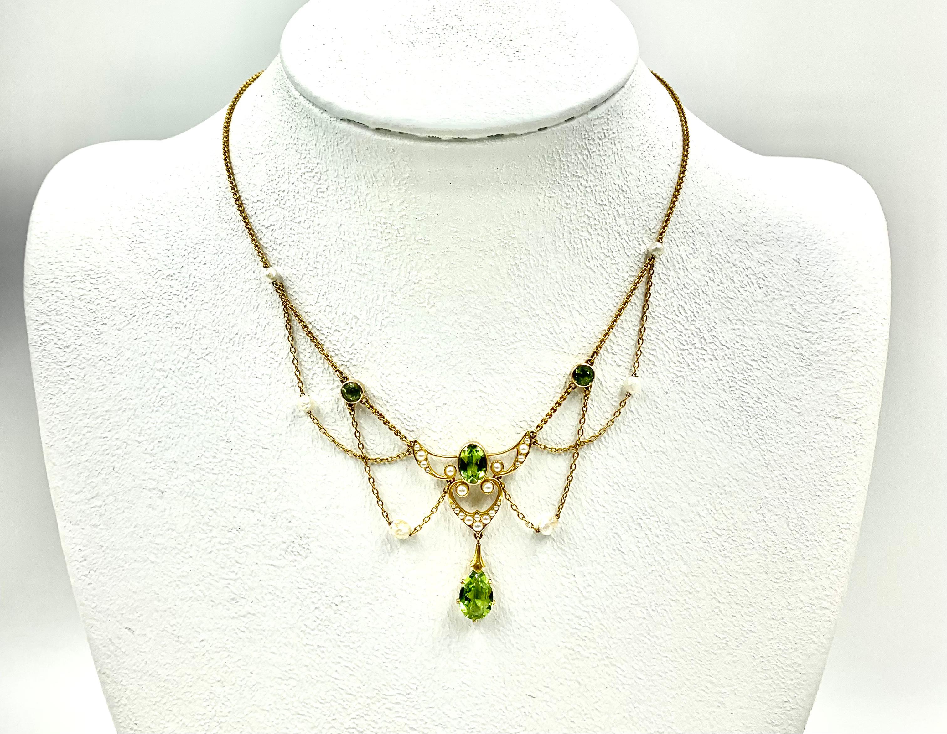 Antike Jugendstil geflügelte Herz Peridot Perle 14K Gold Edwardian Halskette (Art nouveau) im Angebot