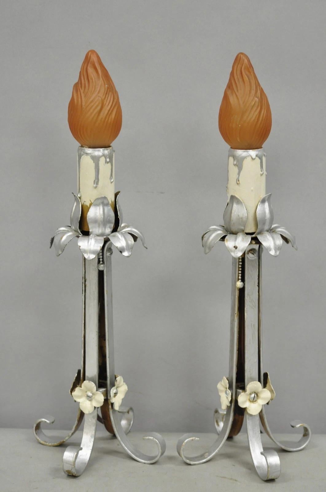 Art nouveau Paire de lampes de table Petite Boudoir en fer forgé peint à l'argent, ancienne Art Nouveau en vente