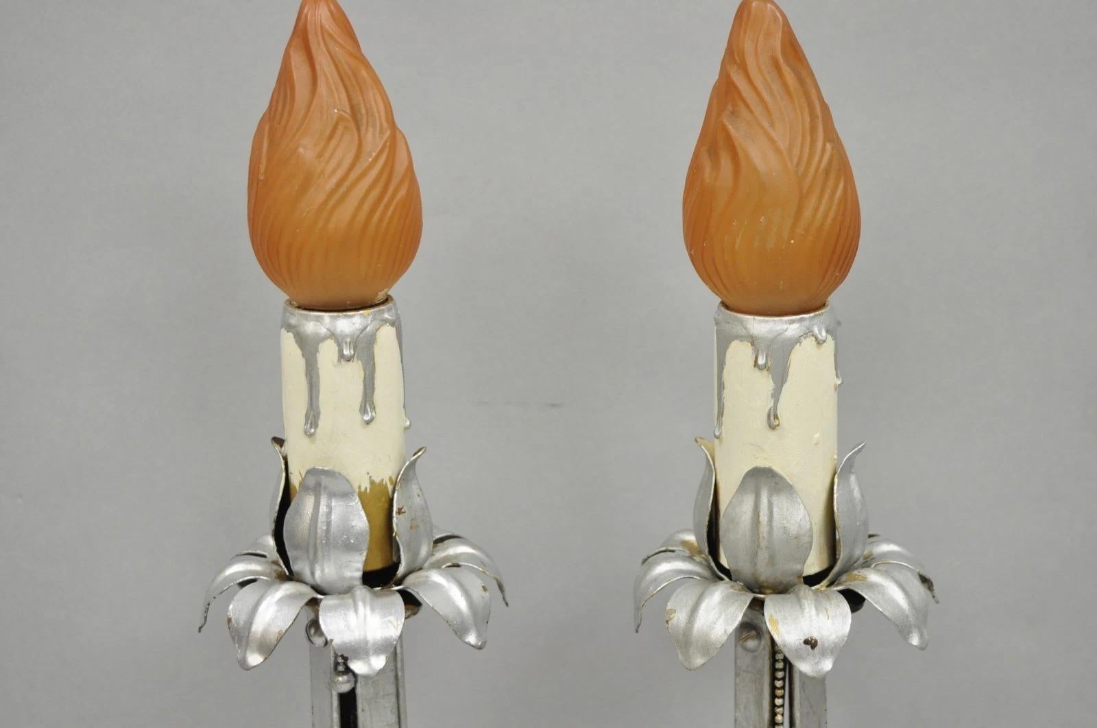 Inconnu Paire de lampes de table Petite Boudoir en fer forgé peint à l'argent, ancienne Art Nouveau en vente