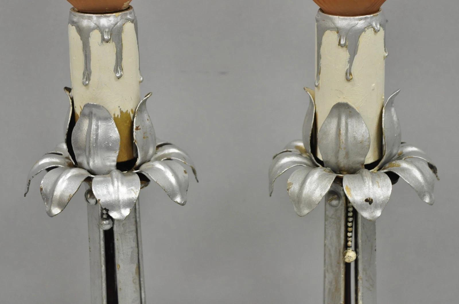 Fer forgé Paire de lampes de table Petite Boudoir en fer forgé peint à l'argent, ancienne Art Nouveau en vente