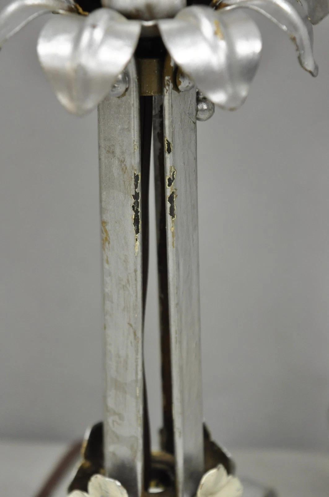 Paire de lampes de table Petite Boudoir en fer forgé peint à l'argent, ancienne Art Nouveau en vente 1