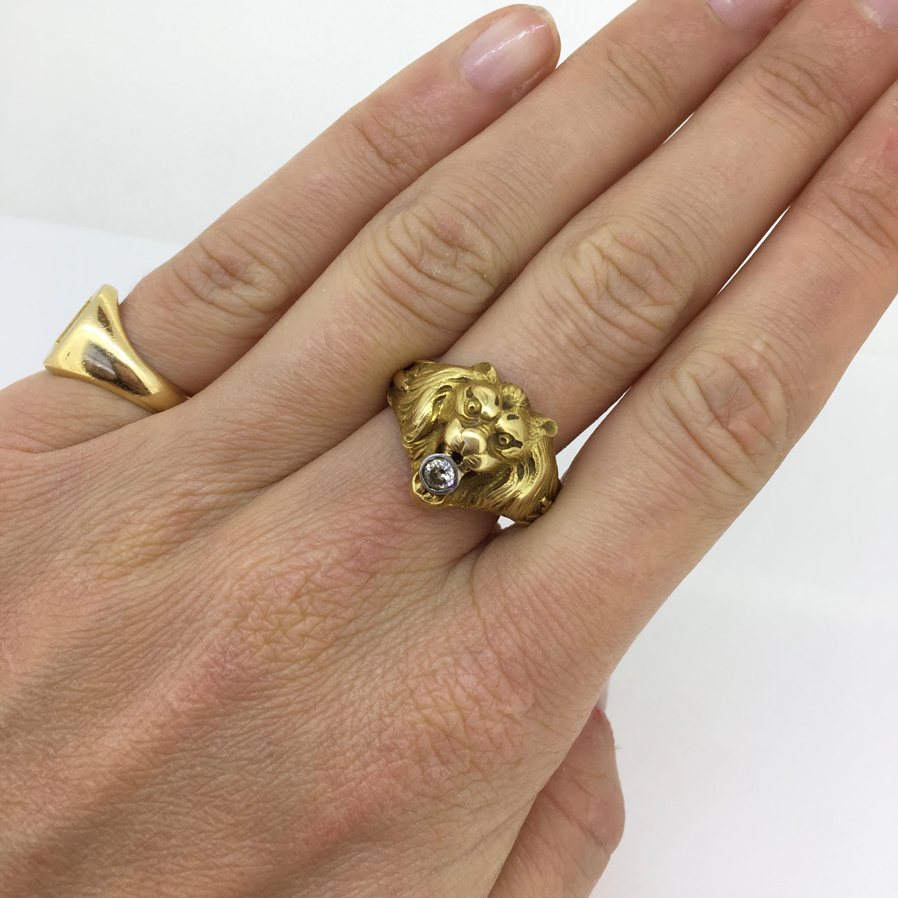 Antique Art Nouveau Yellow Gold Platinum Diamond Lion Head Ring In Good Condition In London, GB