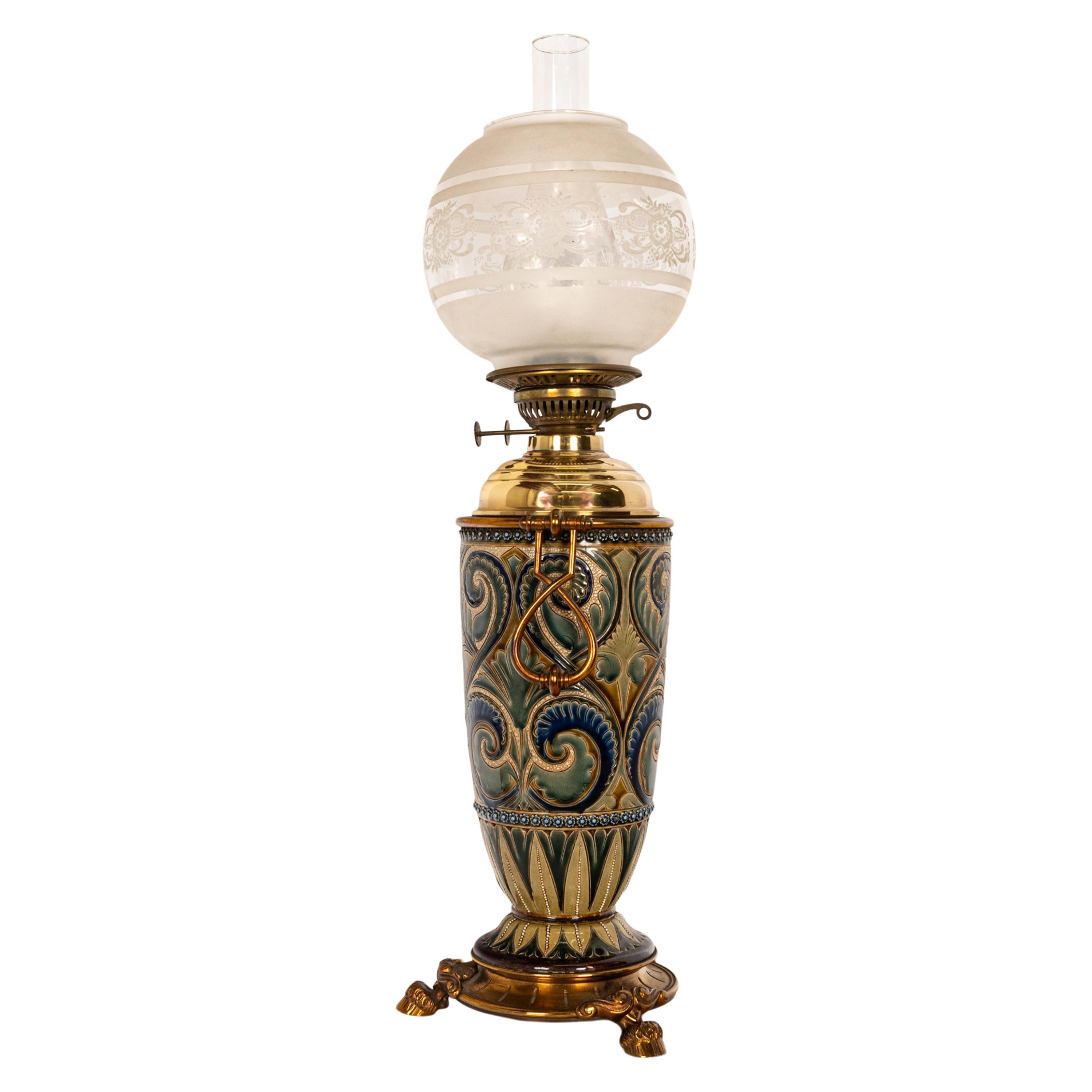 Antike Dalton Lambeth-Öllampe aus Kunstkeramik und Steingut, signiert Edith Lupton 1884 (Englisch) im Angebot