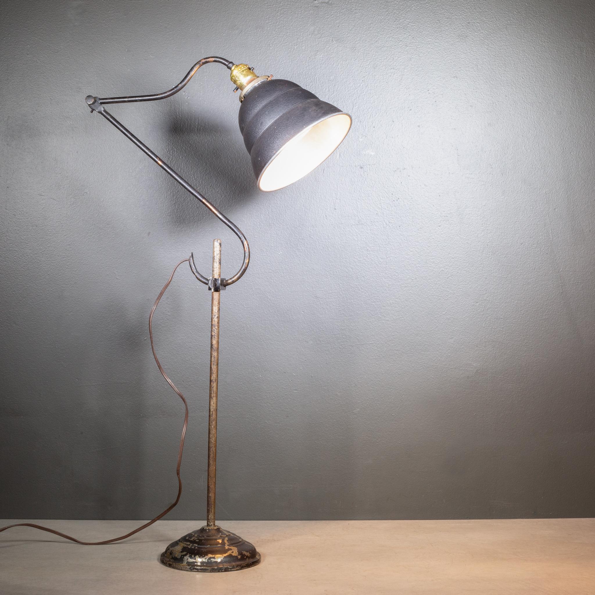 Antique Articulating Industrial Task Lamp c.1920-1940 In Good Condition For Sale In San Francisco, CA