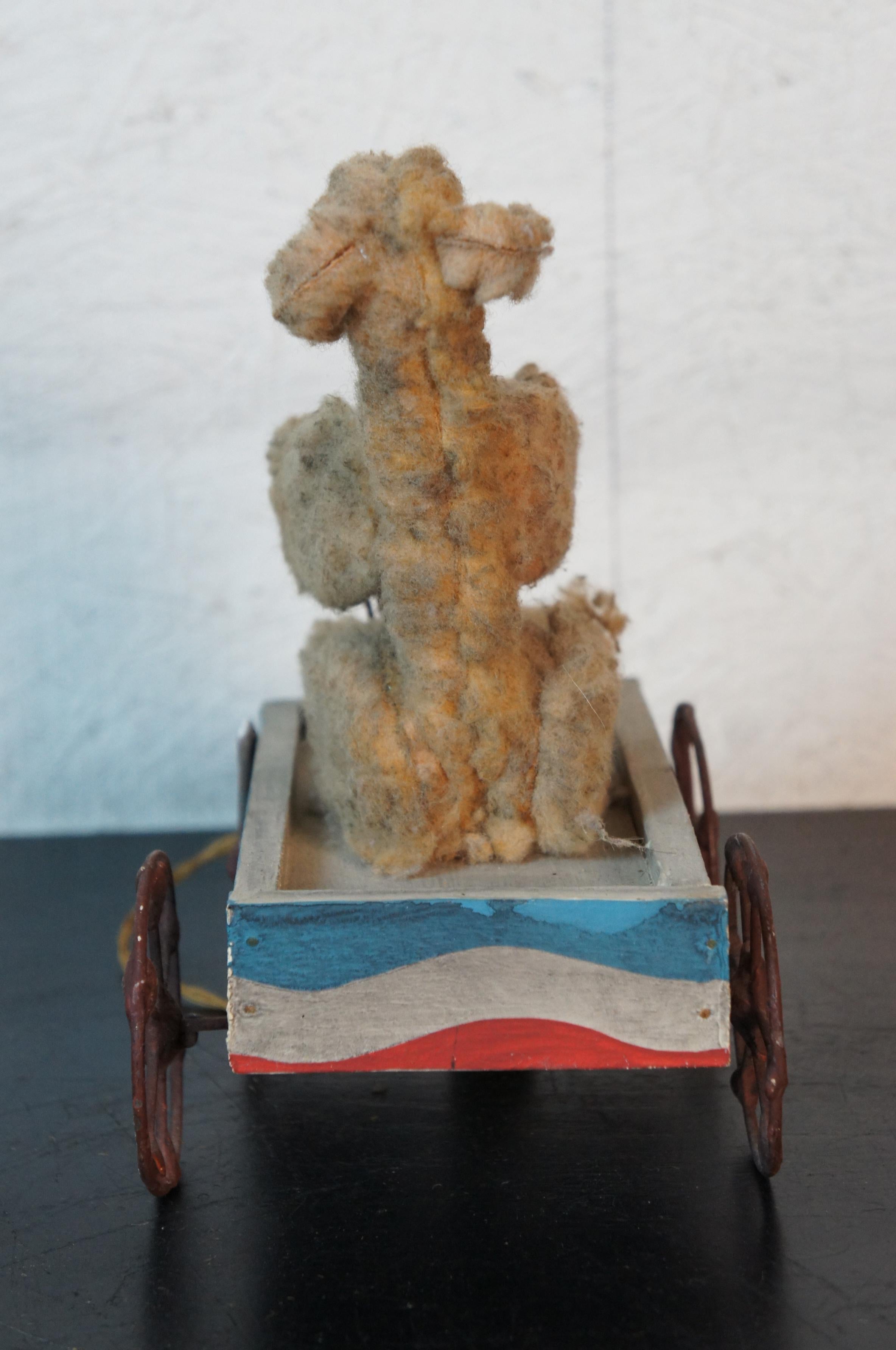 20ième siècle Jouet ancien, ours en peluche articulé, chariot à plate-forme, jouet à tirer, Americana en vente