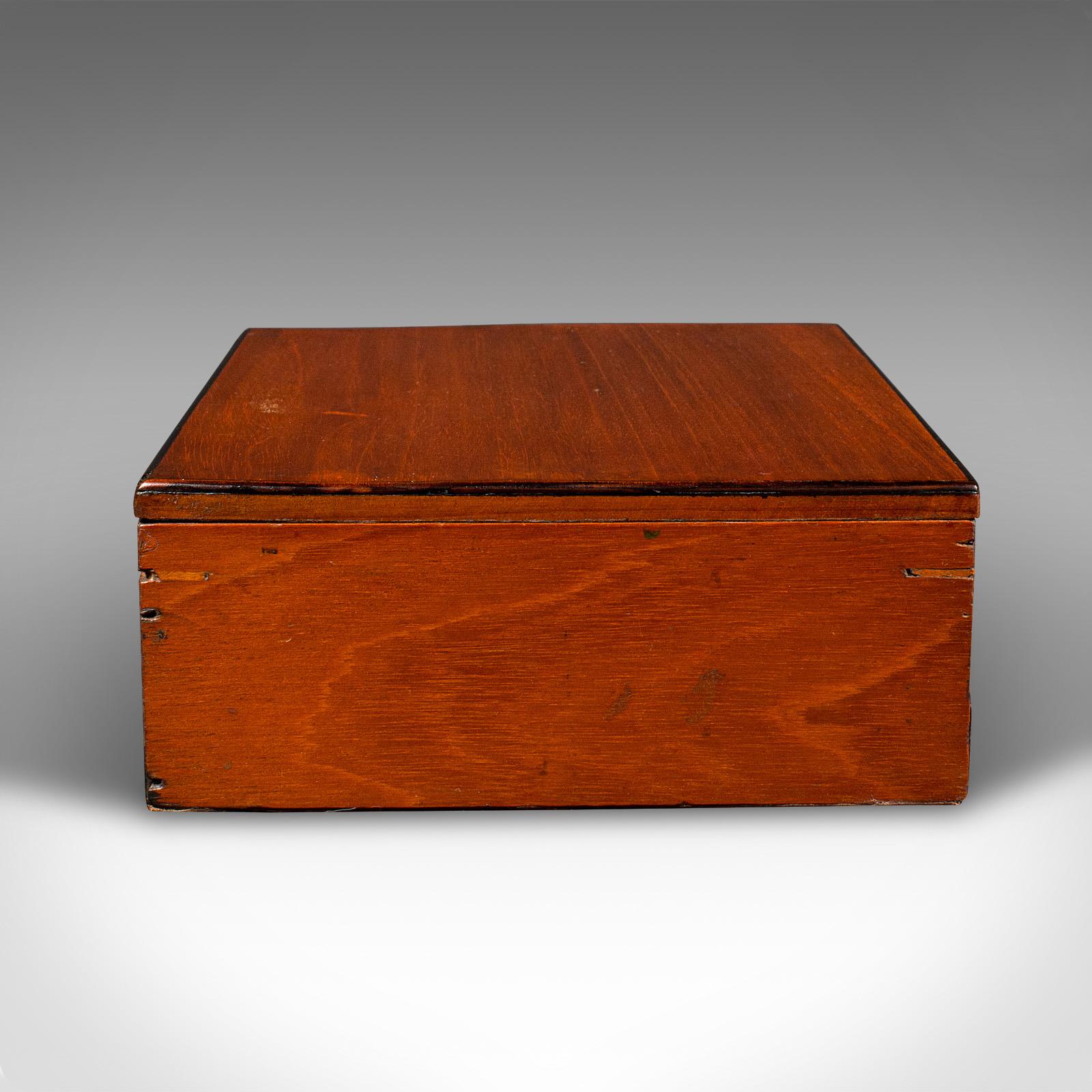 British Antique Artist's Box, English, Walnut, Paint Palette, Winsor & Newton, Victorian For Sale
