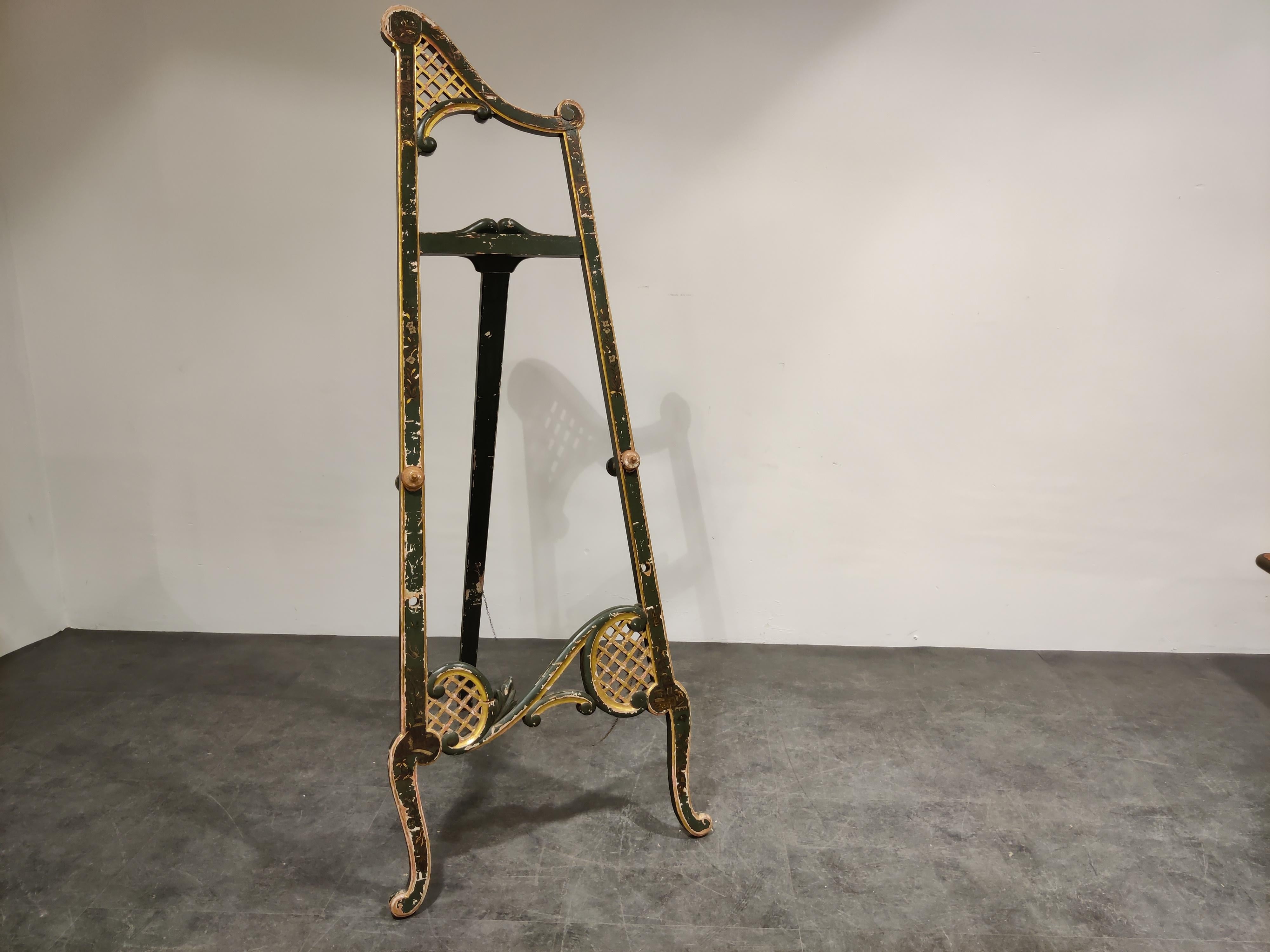 Stunning antique painter's easel in the regency style with chinoiserie drawings.

Beautiful original worn condition which we think is absolutely beautiful.

Very detailed drawings, a piece of art that serves its purpose to create other art,