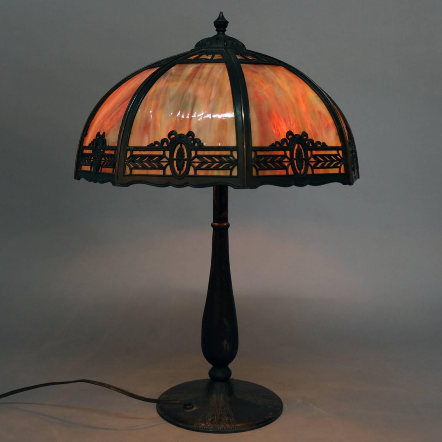 Antike Arts & Crafts Bradley & Hubbard School Schlacke Glas Tischlampe:: um 1920 (Arts and Crafts)