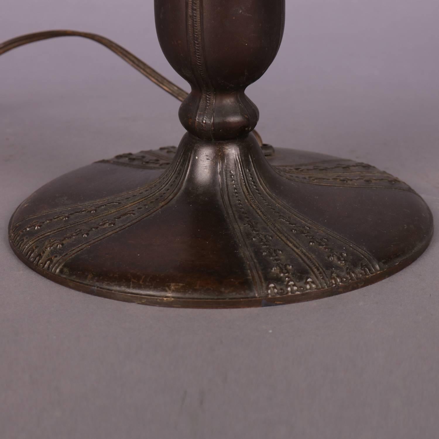 Antike Arts & Crafts Bradley & Hubbard School Schlacke Glas Tischlampe:: um 1920 (20. Jahrhundert)
