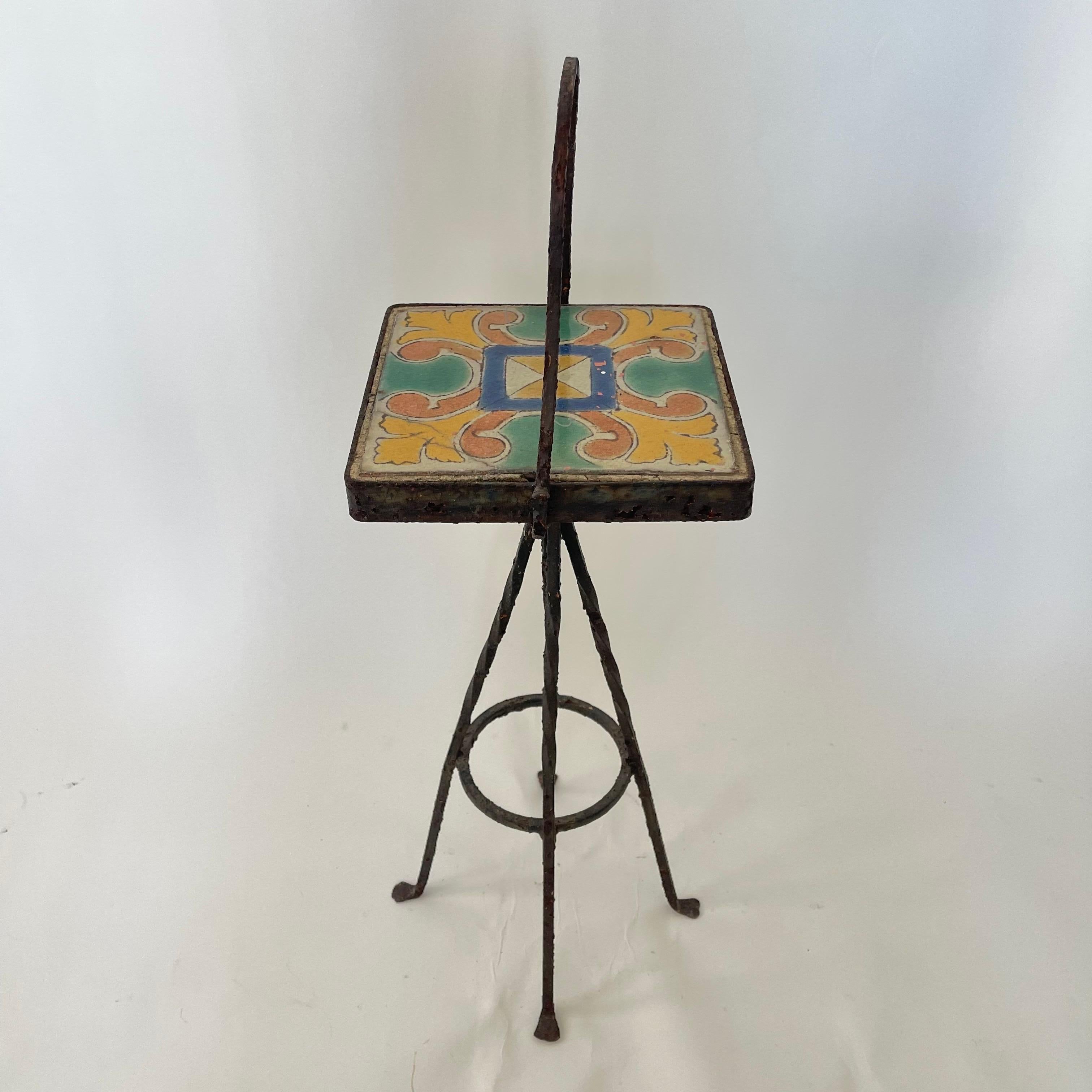 Smaltato Antico tavolino da fumo in piastrelle di Catalina Arts and Craft, California, 1900 in vendita